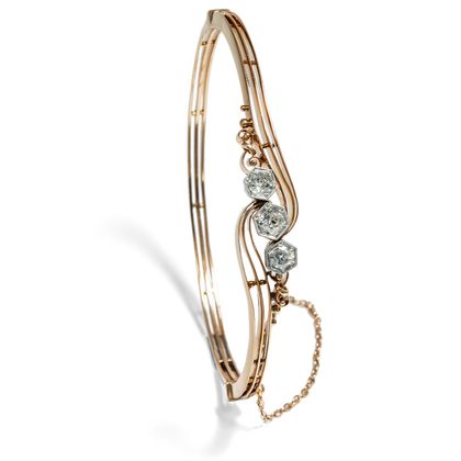 Eleganter antiker Armreif mit Diamanten in Rotgold, um 1895 Eleganter antiker Armreif mit Diamanten in Rotgold, um 1895