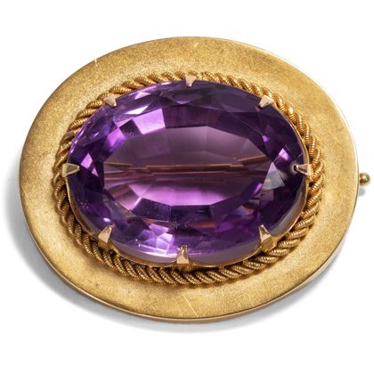Große Brosche mit brasilianischem Amethyst in Gold, um 1870 Große Brosche mit brasilianischem Amethyst in Gold, um 1870