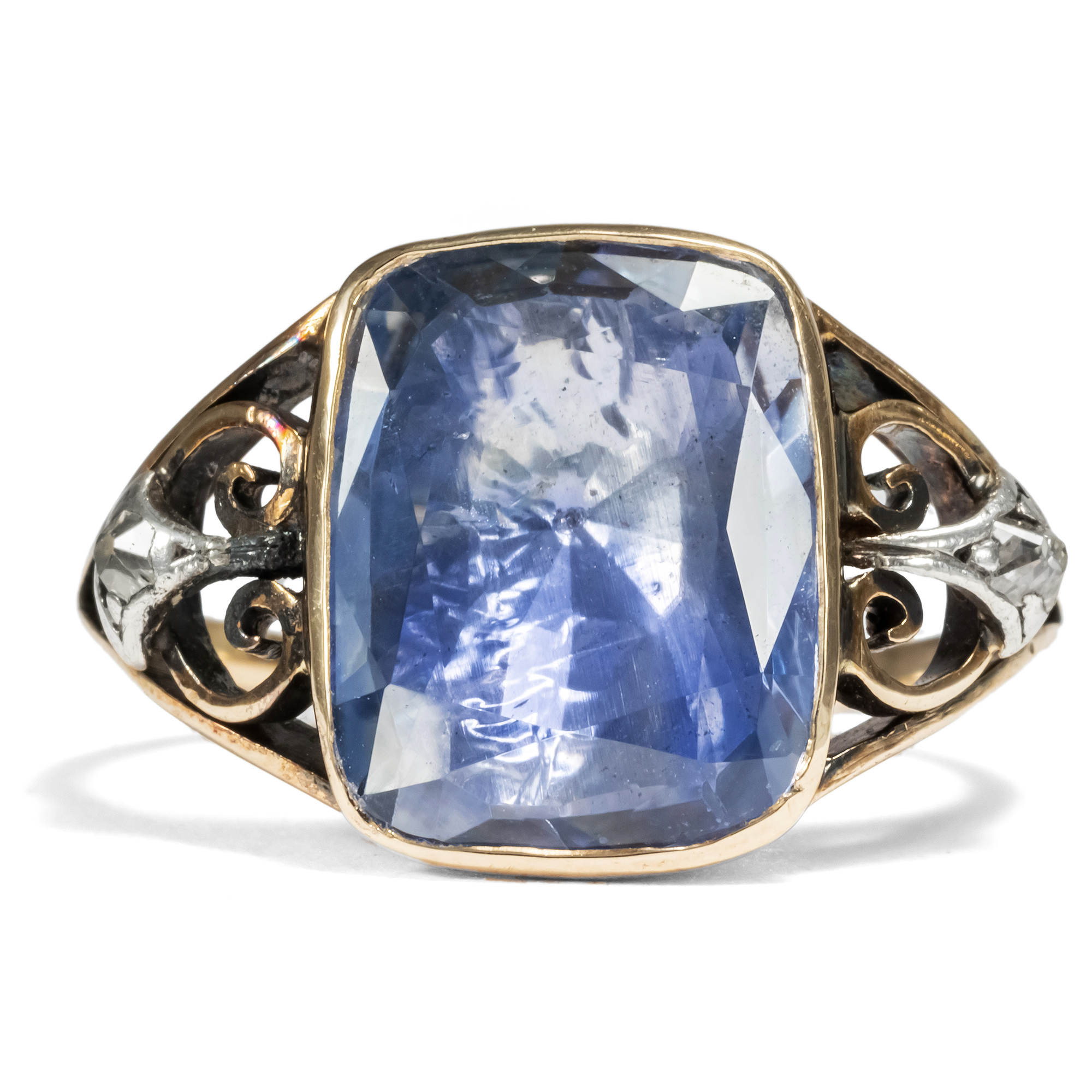 Eindrucksvoller Goldring mit unbehandeltem Saphir & Diamanten, Deutschland um 1875 Eindrucksvoller Goldring mit unbehandeltem Saphir & Diamanten, Deutschland um 1875