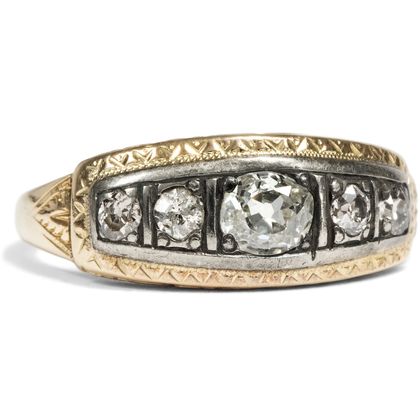 Solider Bandring mit fünf Altschliff-Diamanten in Gold & Silber, um 1930 Solider Bandring mit fünf Altschliff-Diamanten in Gold & Silber, um 1930