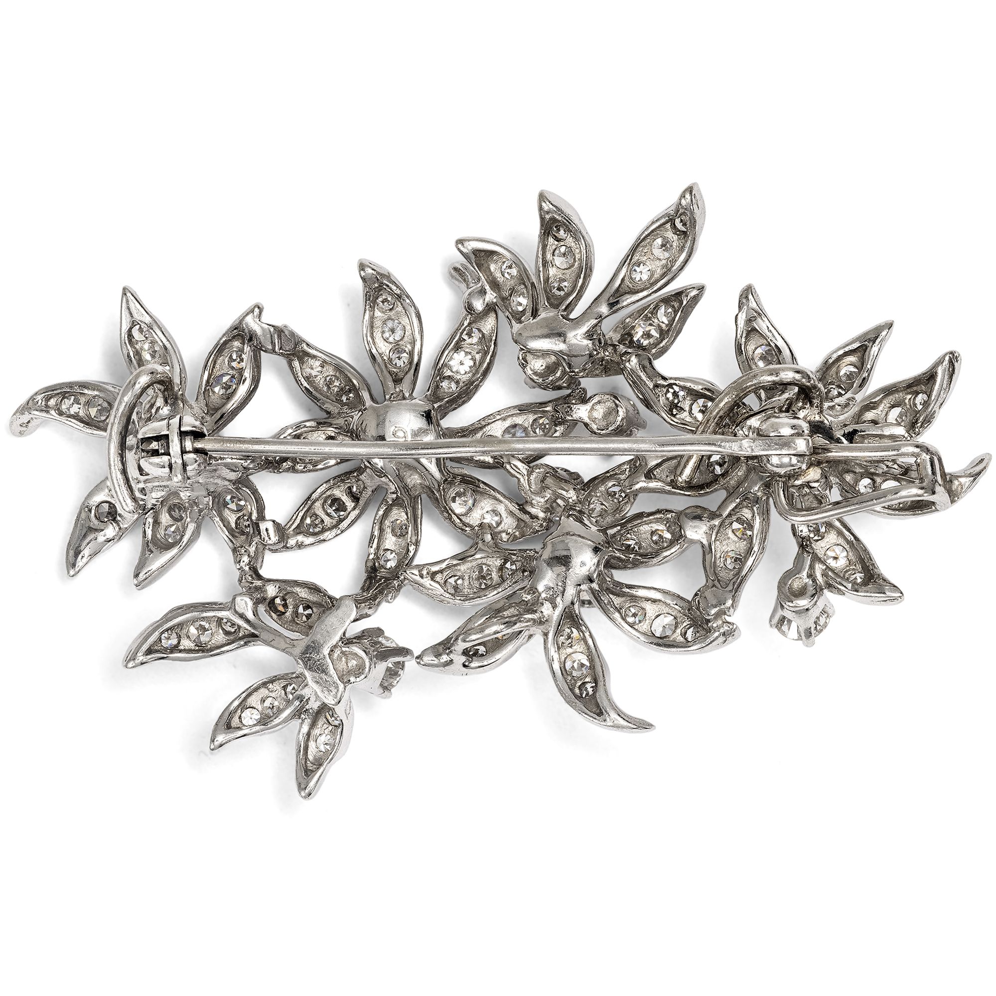 Elegant Diamond Pendant Brooch in White Gold, c. 1975 Elegant Diamond Pendant Brooch in White Gold, c. 1975