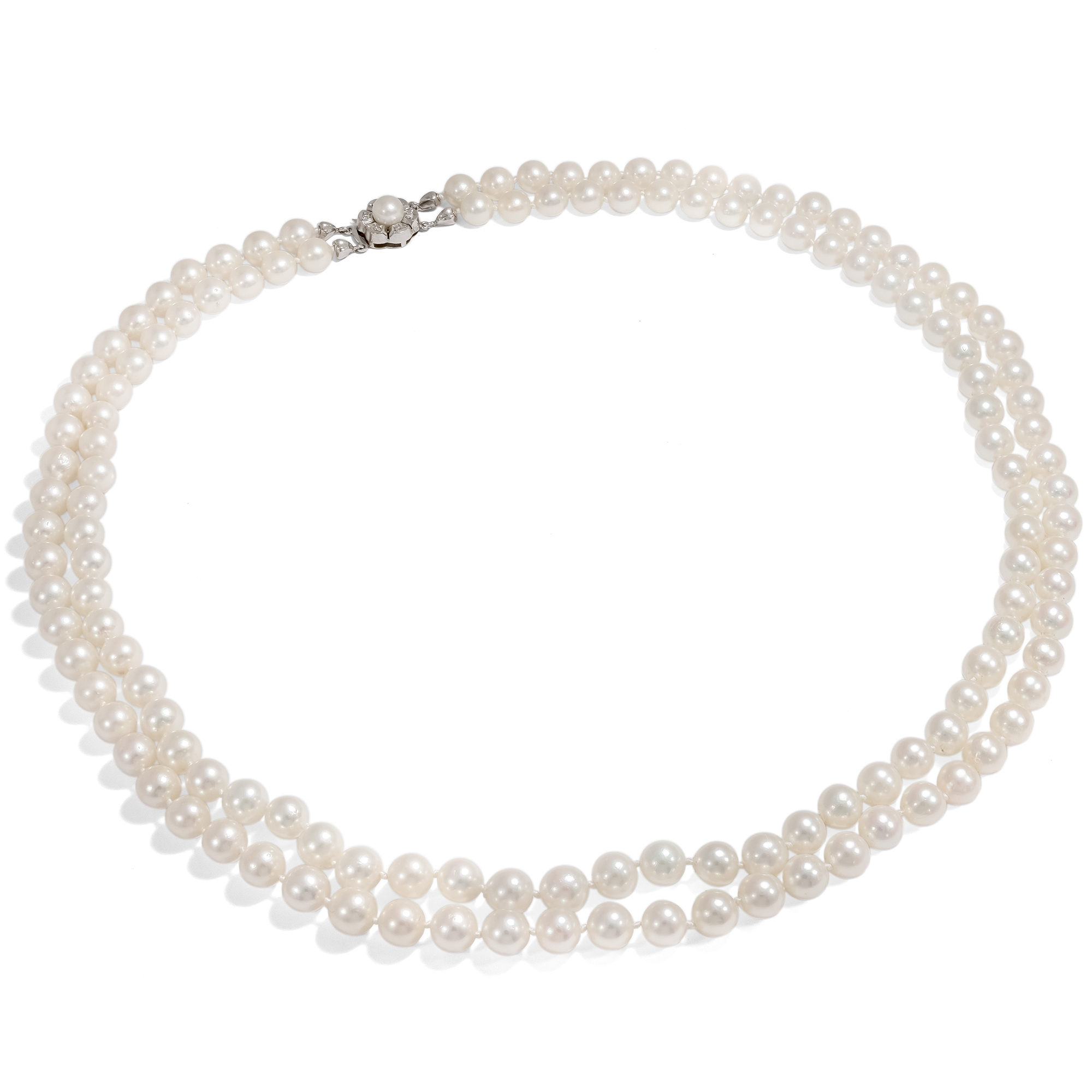 Festliches Perlen-Collier in zwei Reihen mit Diamant-Schließe, um 1960 Festliches Perlen-Collier in zwei Reihen mit Diamant-Schließe, um 1960