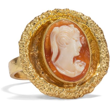Ungetragener Ring mit Muschelgemme von Theodor Fahrner, um 1965 Ungetragener Ring mit Muschelgemme von Theodor Fahrner, um 1965