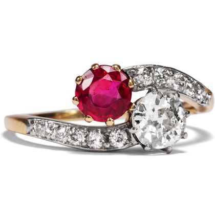 Zauberhafter antiker Toi et Moi Ring mit Burma Rubin & Diamanten, um 1910 Zauberhafter antiker Toi et Moi Ring mit Burma Rubin & Diamanten, um 1910