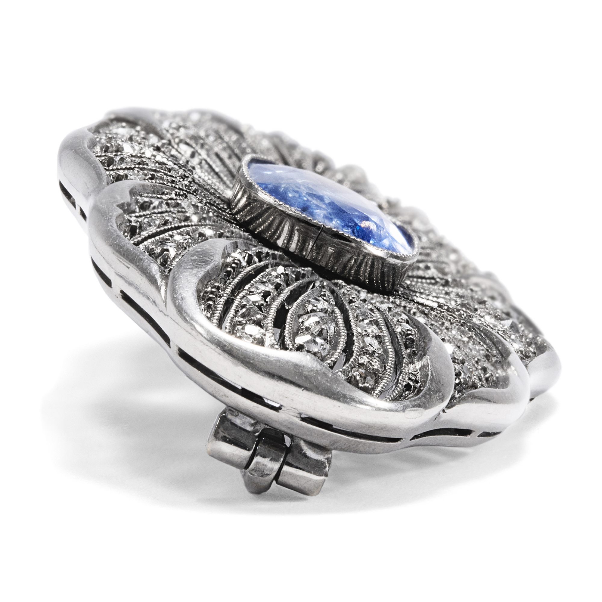 Elegant Brooch of Art Deco With Sapphire & Diamond Roses, c. 1930 Elegant Brooch of Art Deco With Sapphire & Diamond Roses, c. 1930