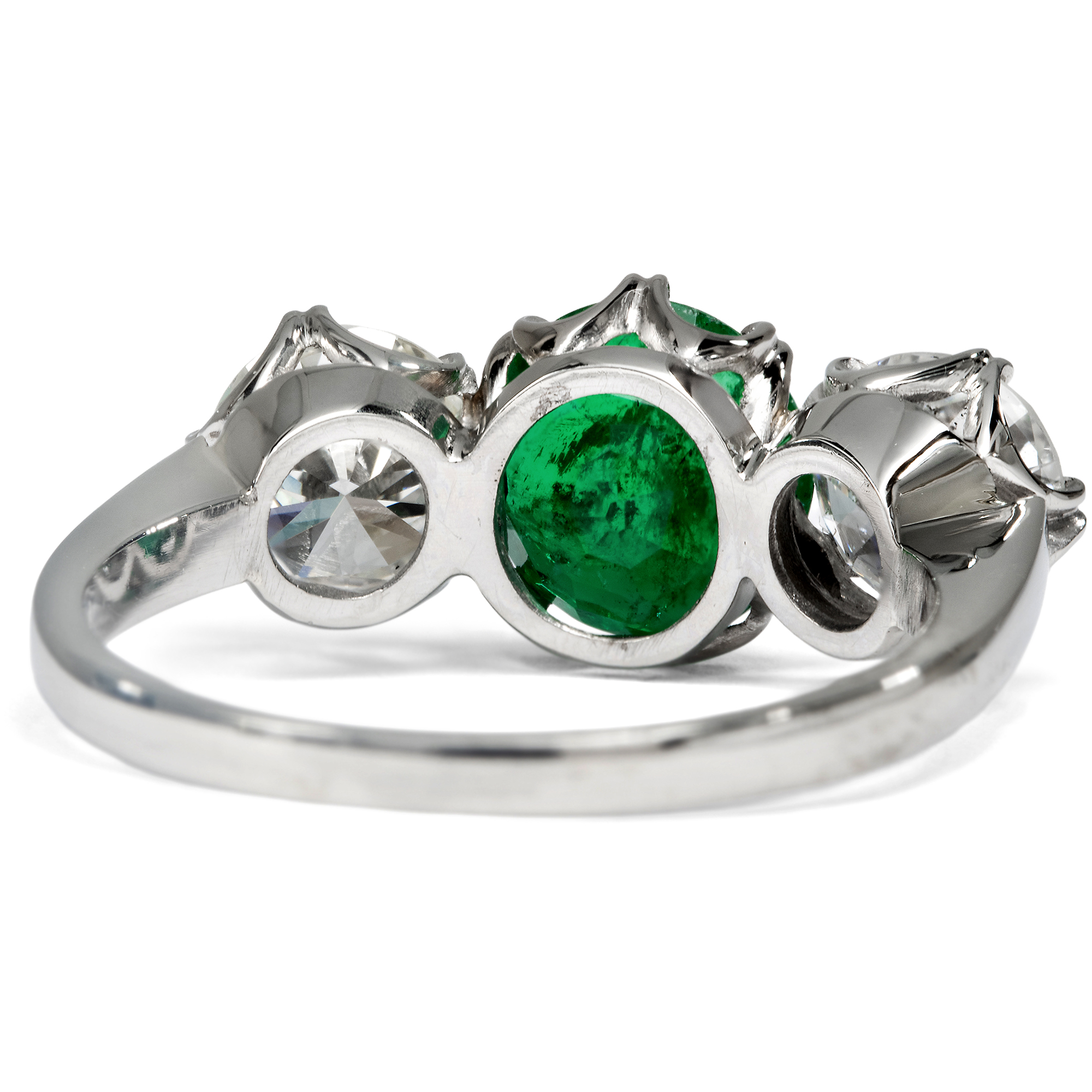 Kraftvoller vintage Ring mit kolumbianischem Smaragd & Diamanten, Wien um 1955 Kraftvoller vintage Ring mit kolumbianischem Smaragd & Diamanten, Wien um 1955