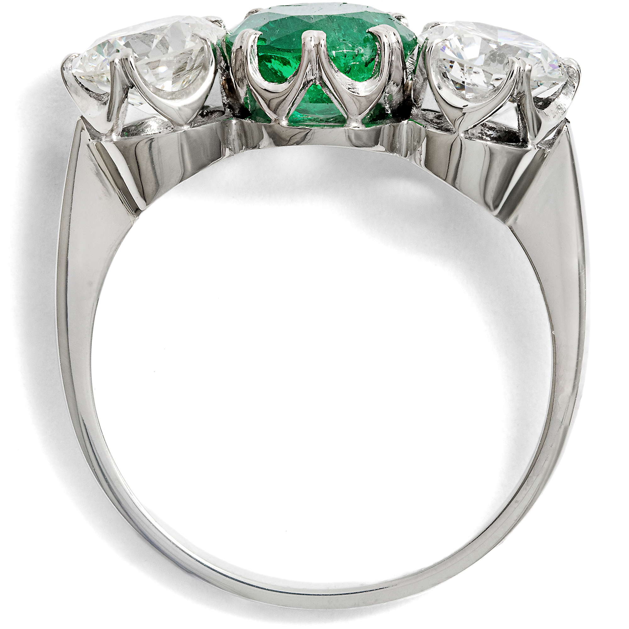 Kraftvoller vintage Ring mit kolumbianischem Smaragd & Diamanten, Wien um 1955 Kraftvoller vintage Ring mit kolumbianischem Smaragd & Diamanten, Wien um 1955