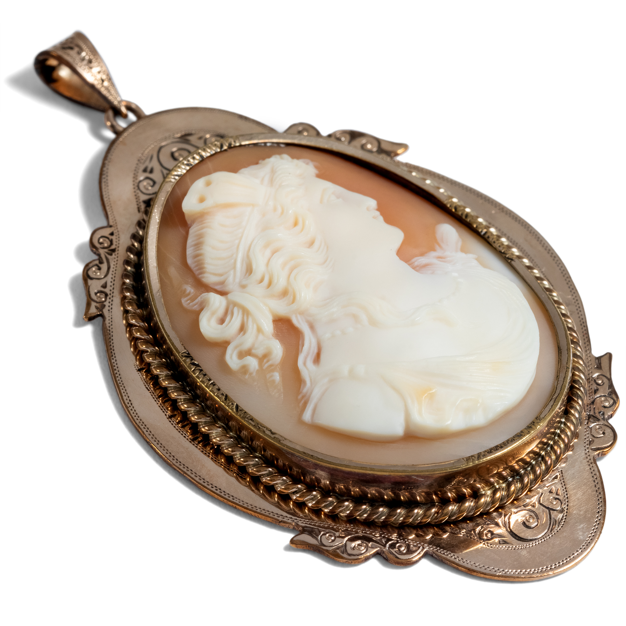 Fine shell cameo of Psyche as a pendant, Germany Around 1880