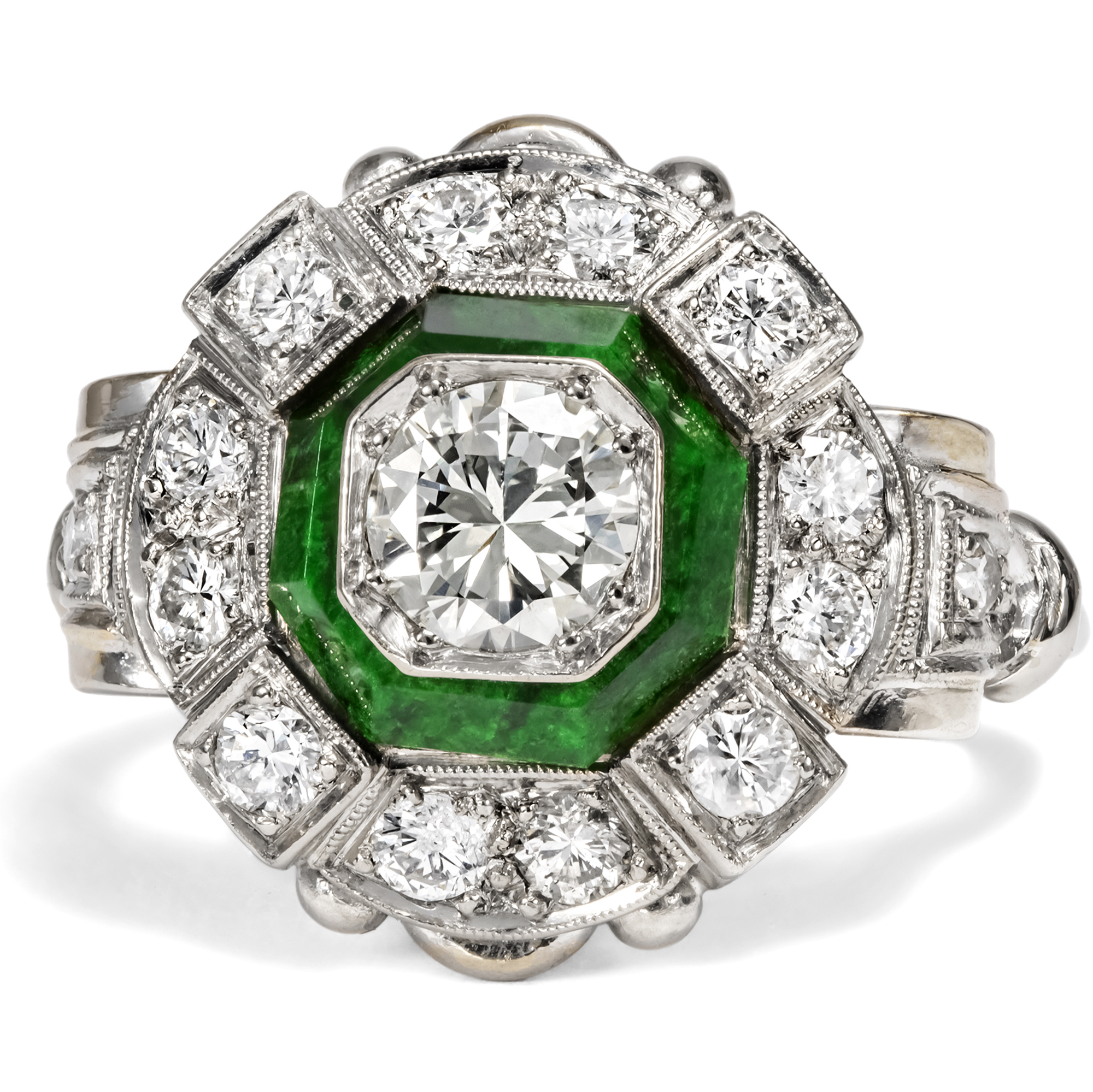 Ungewöhnlicher Ring mit Diamanten & Jade in Weißgold, um 1940 Ungewöhnlicher Ring mit Diamanten & Jade in Weißgold, um 1940