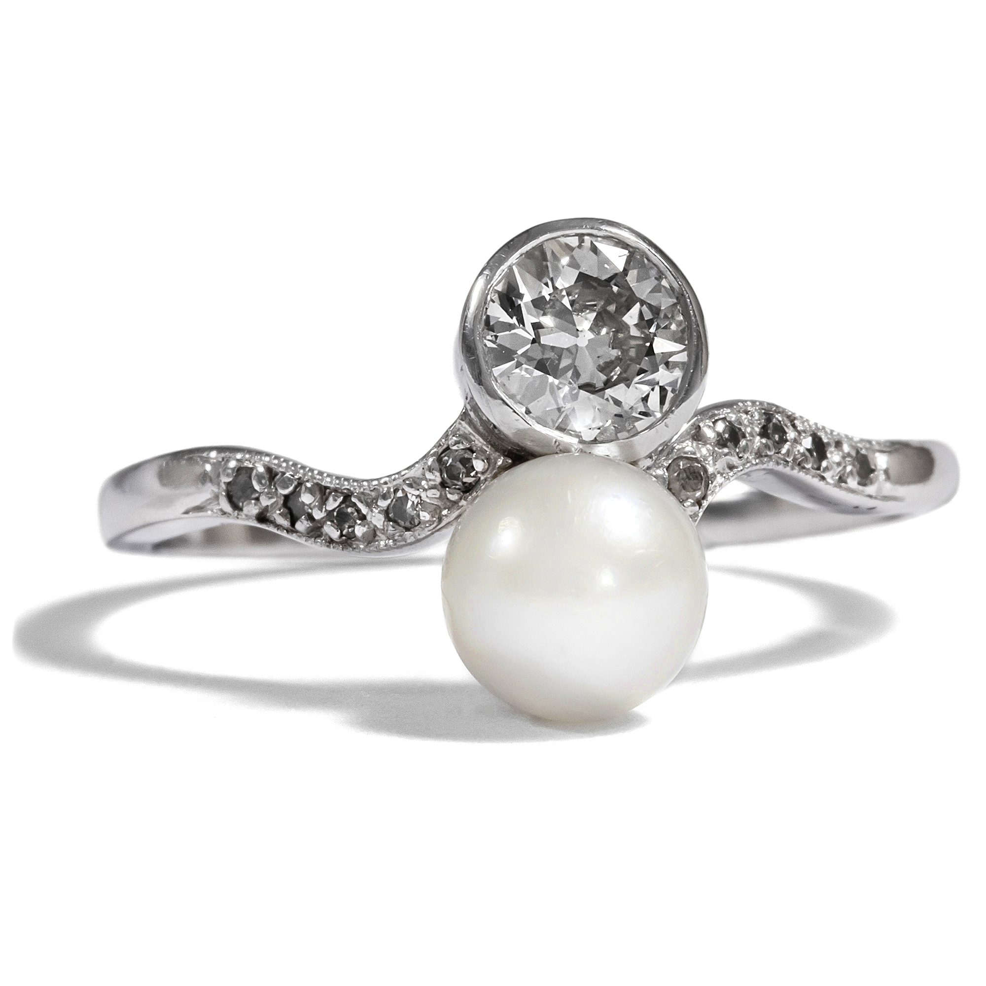 Timeless Ring With Old Cut Diamond & Pearl in White Gold, ca. 1925