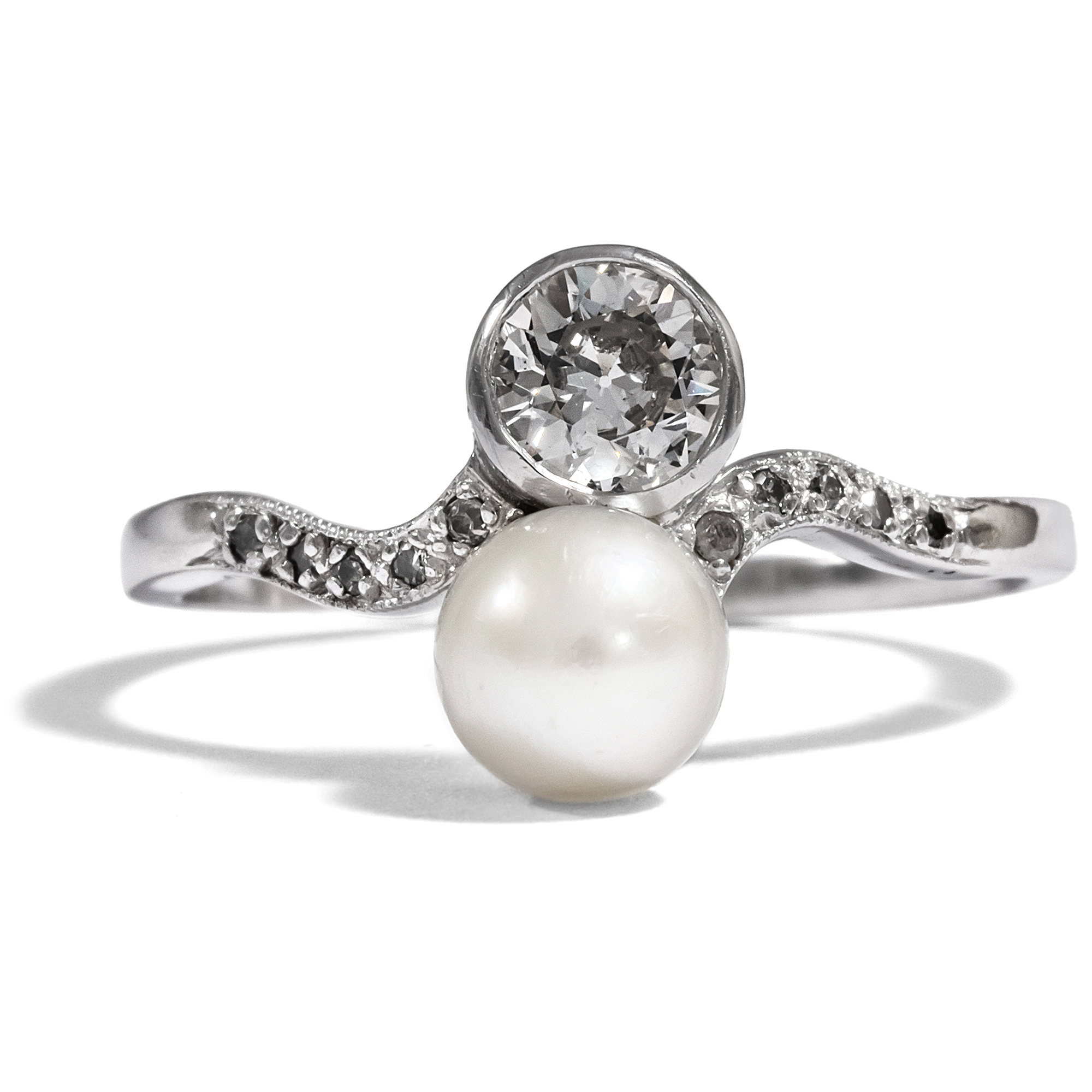 Timeless Ring With Old Cut Diamond & Pearl in White Gold, ca. 1925