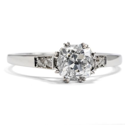 Old Mine Cut • Vintage White Gold Ring with an Antique ct