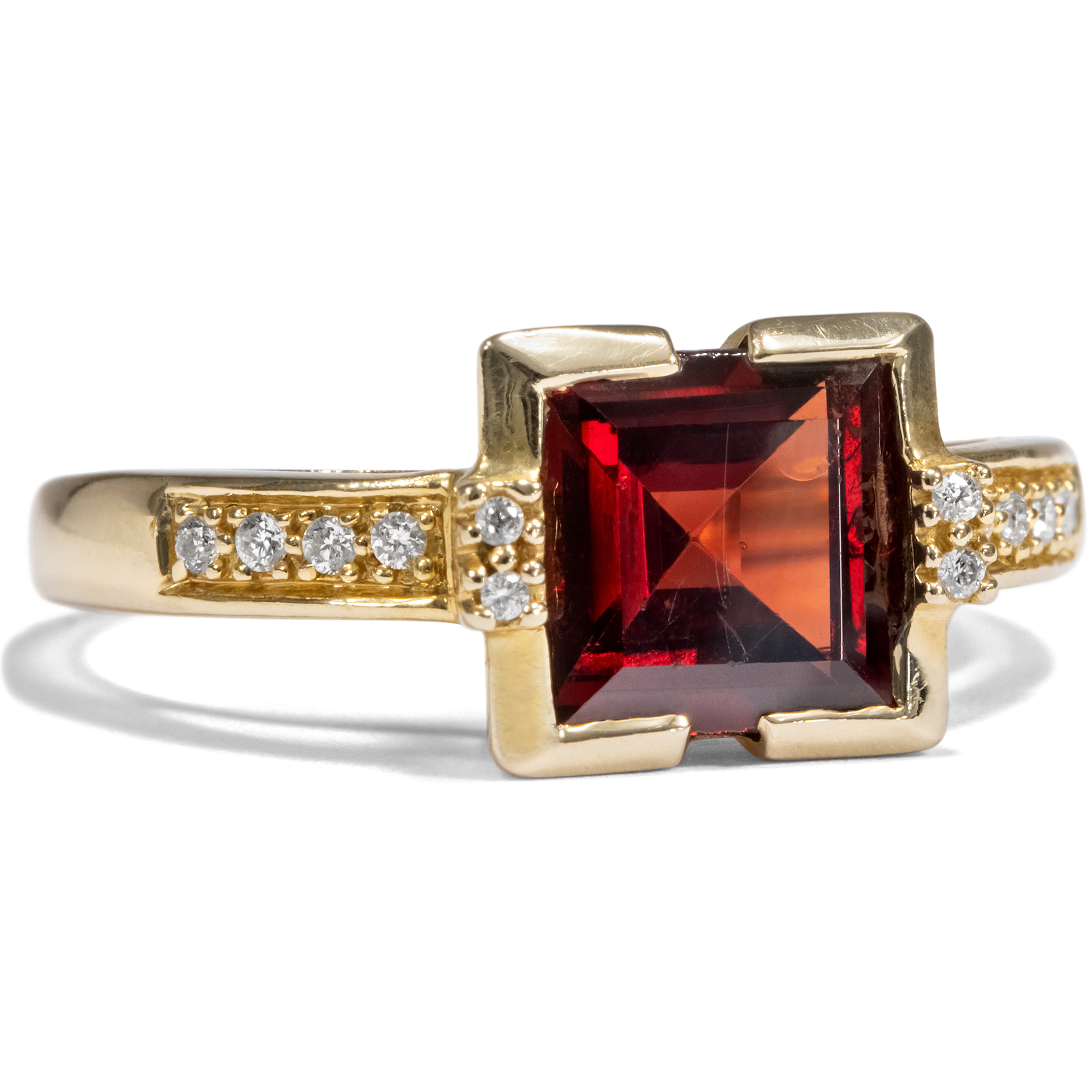 Edler vintage Ring mit leuchtendem Granat & Diamanten in Gold, um 2000 Edler vintage Ring mit leuchtendem Granat & Diamanten in Gold, um 2000