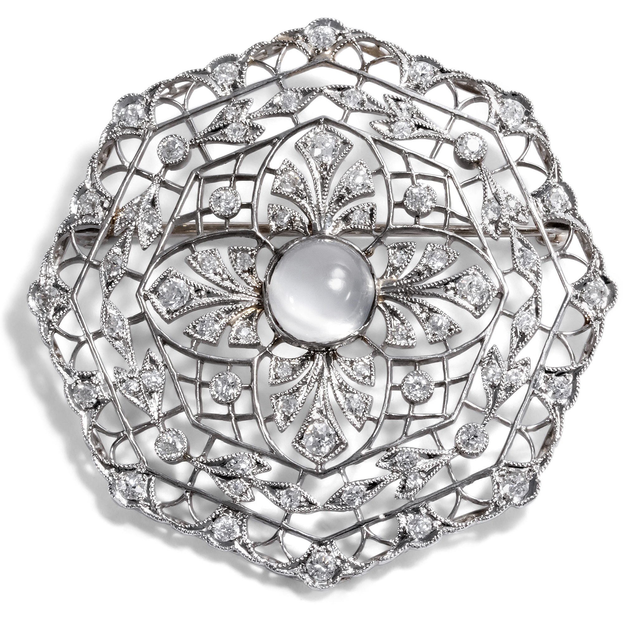 Zauberhafte Platinbrosche im Garland Style mit Mondstein und Diamanten, um 1910