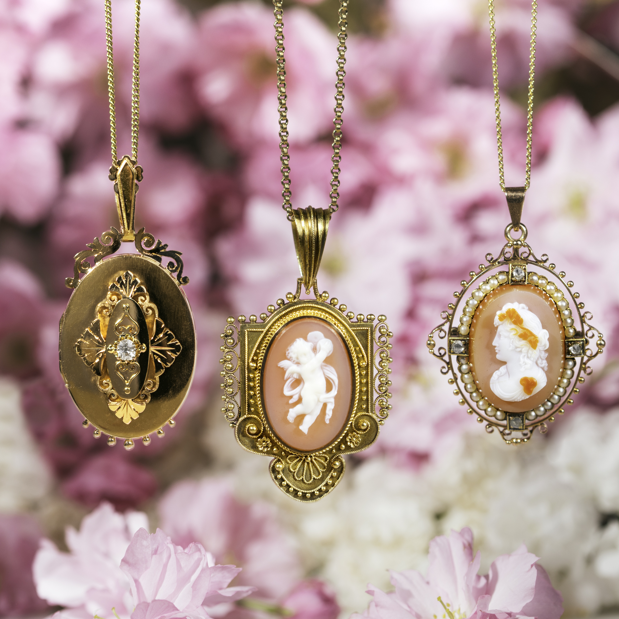 Precious Antique Locket Pendant With 0.30 ct Diamond In Gold, Paris Circa 1870