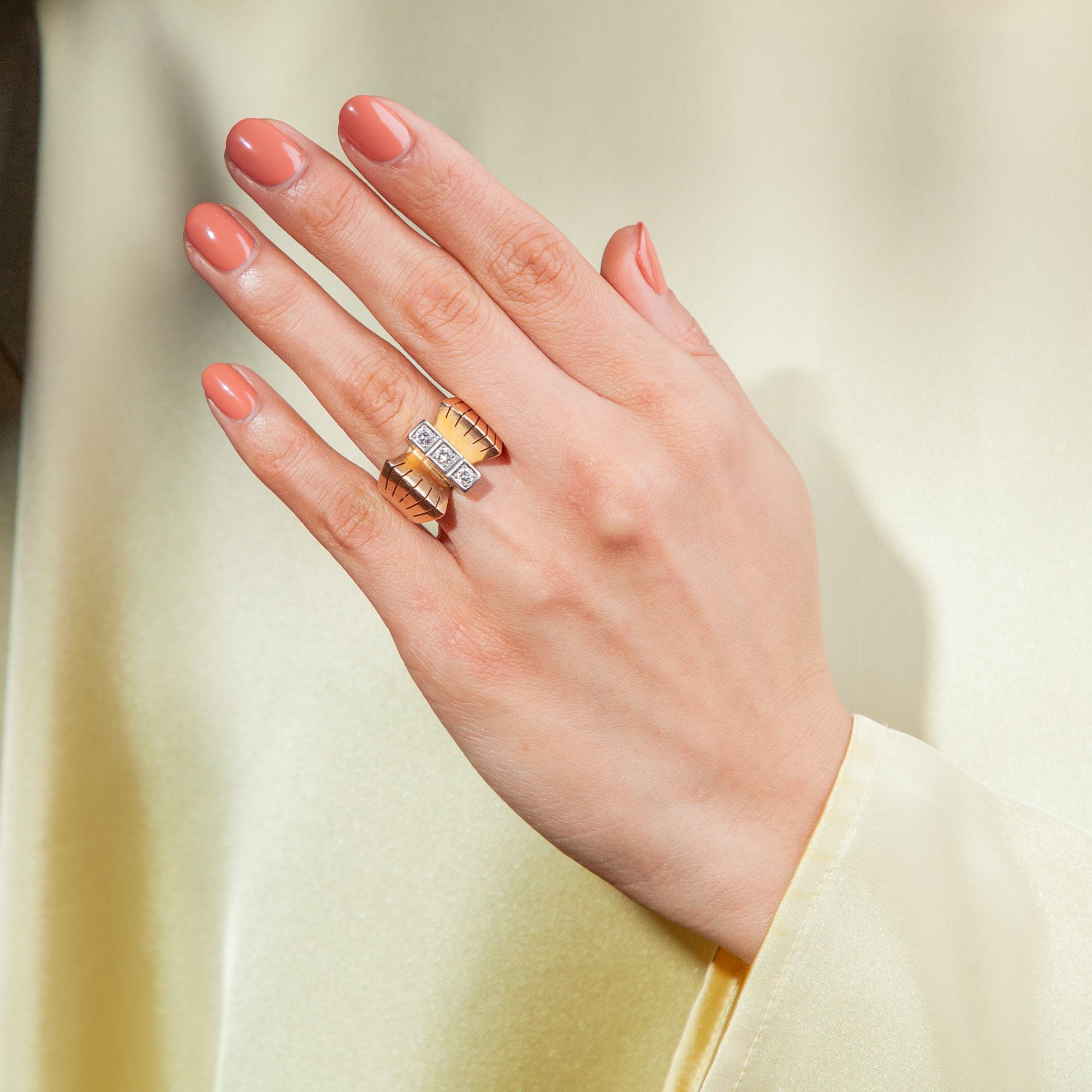 Expressiver „Retro Style“-Ring mit Diamanten in Gold, Deutschland um 1950 Expressiver „Retro Style“-Ring mit Diamanten in Gold, Deutschland um 1950