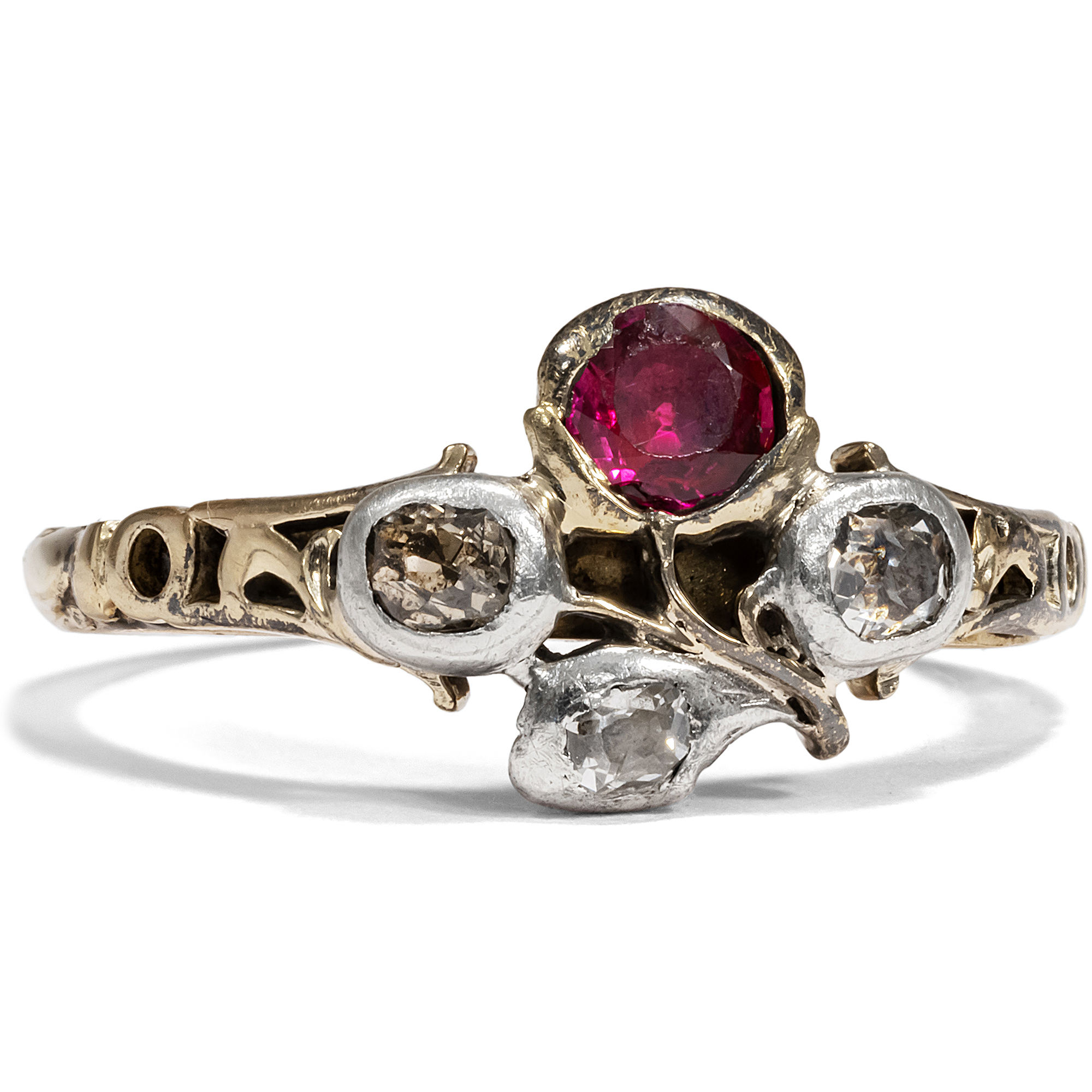 Beautiful Giardinetti Ring With Diamonds, Circa 1760 & Later