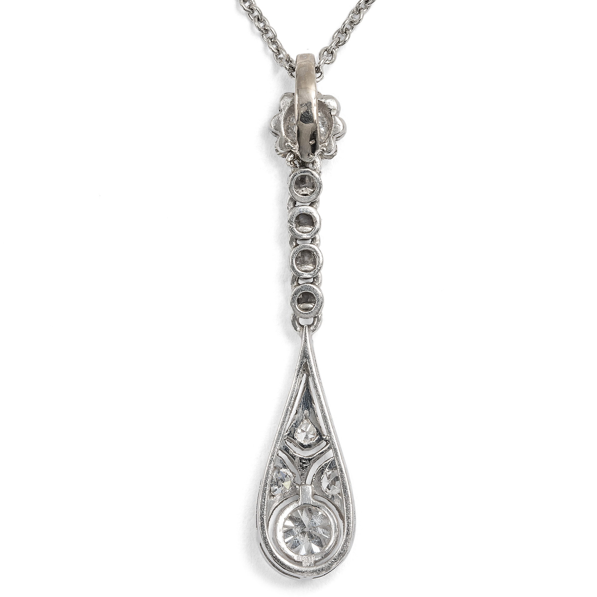 Antiker Art Déco Anhänger mit Diamanten in Platin, um 1930 Antiker Art Déco Anhänger mit Diamanten in Platin, um 1930