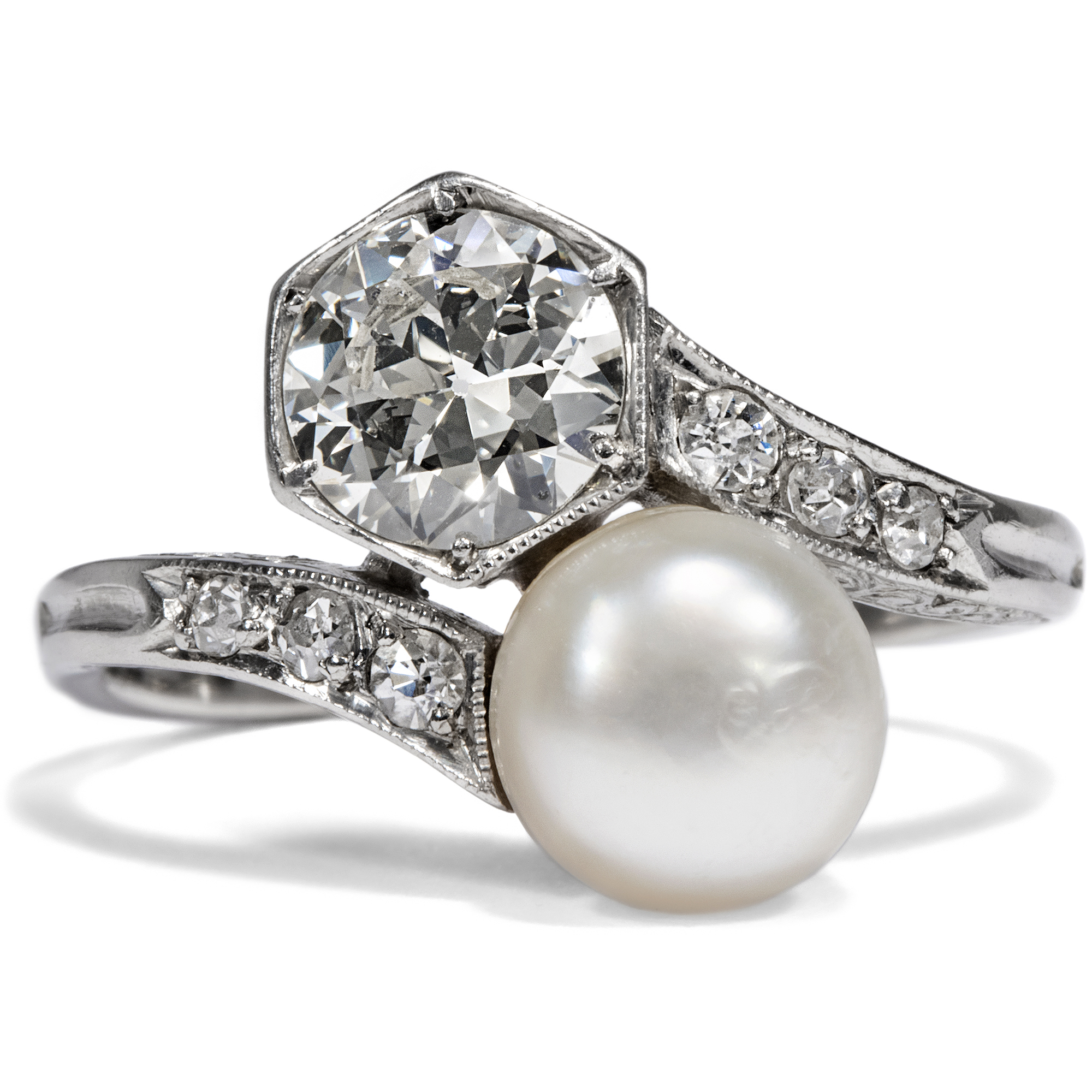 Fine Toi-et-moi Ring with Old Cut Diamond & Natural Pearl in Platinum, circa 1910