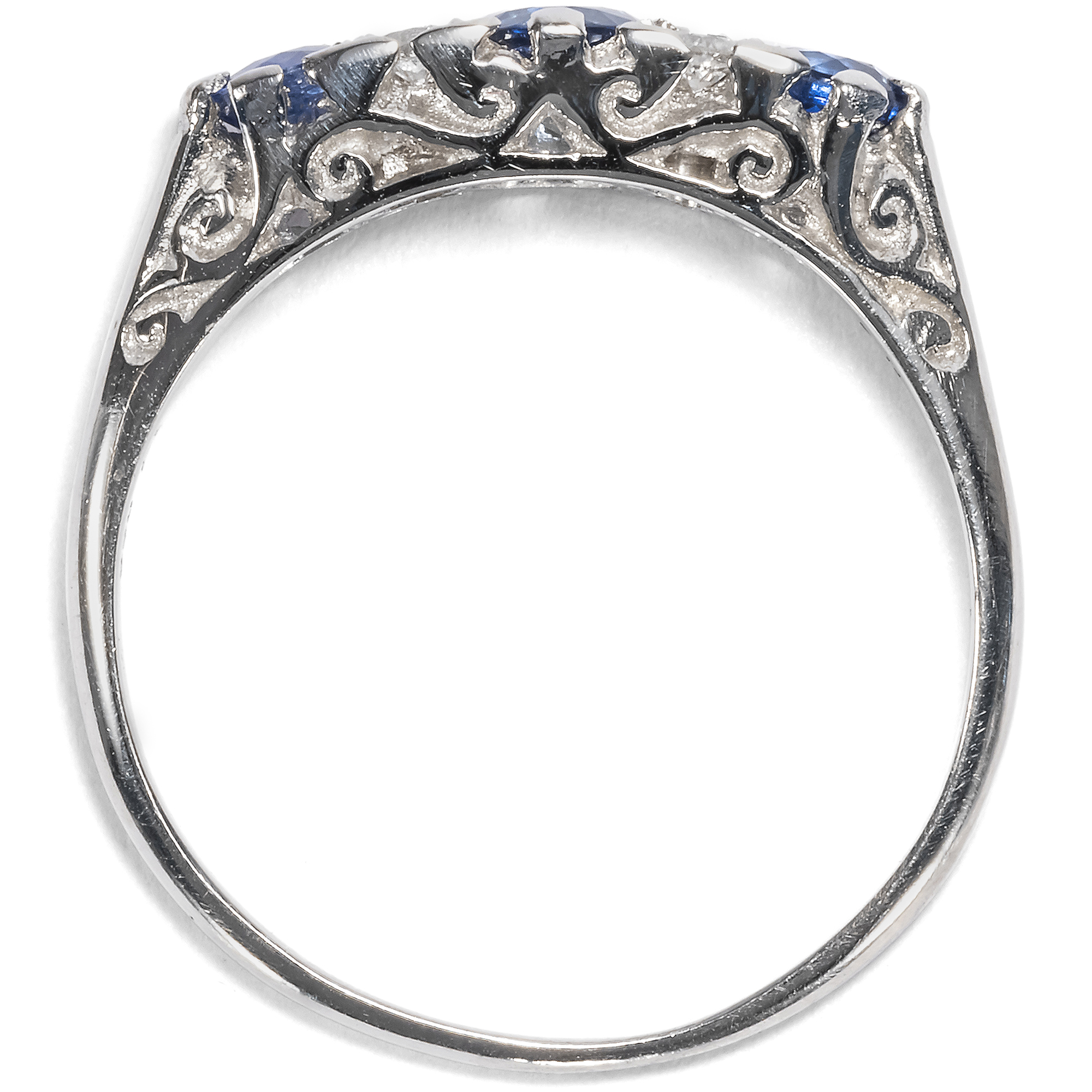 Ungetragener Ring aus Platin mit Saphiren & Diamanten aus unserer Werkstatt Ungetragener Ring aus Platin mit Saphiren & Diamanten aus unserer Werkstatt