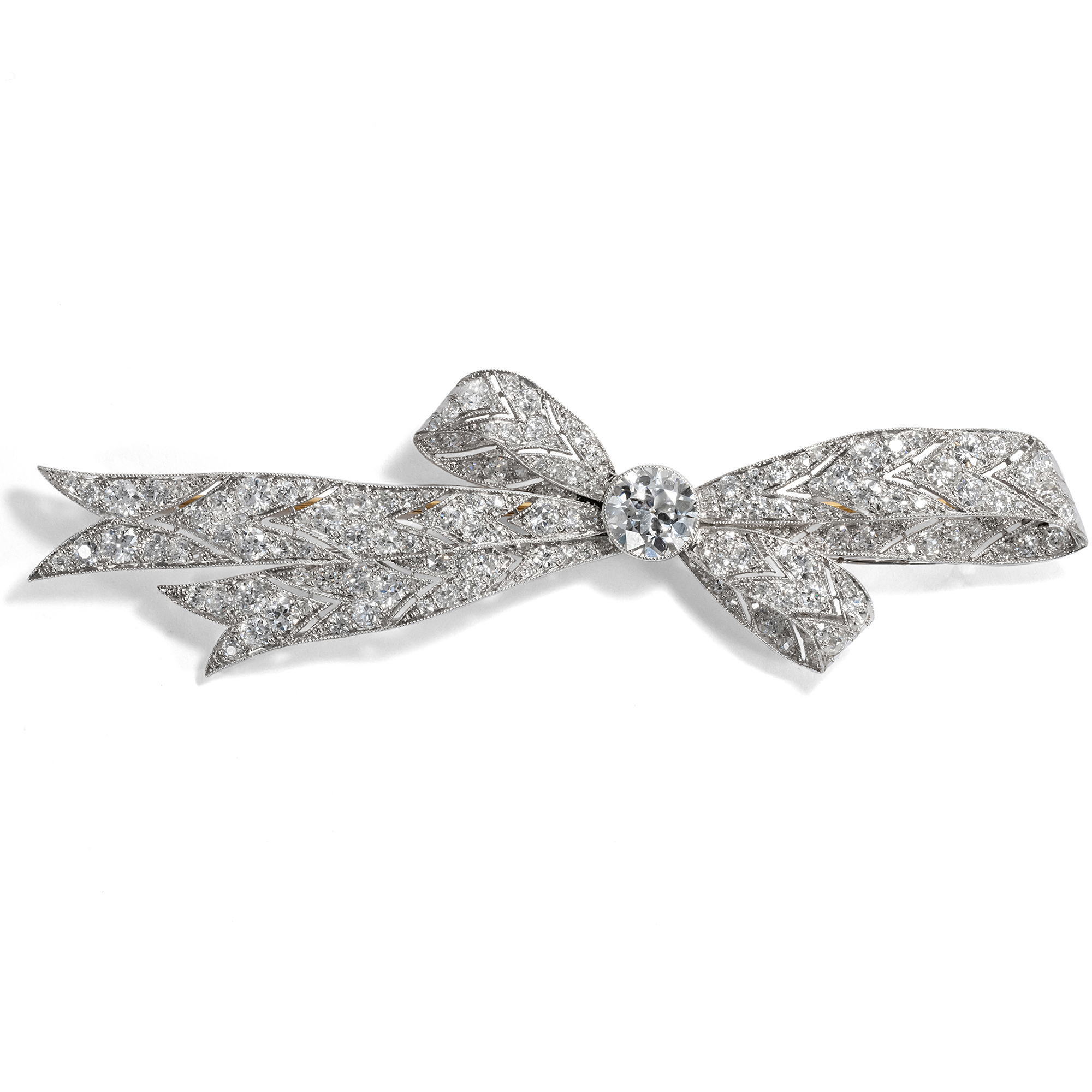 Luxurious Bow Brooch With 6.00 Ct Diamonds In Platinum, Circa 1925