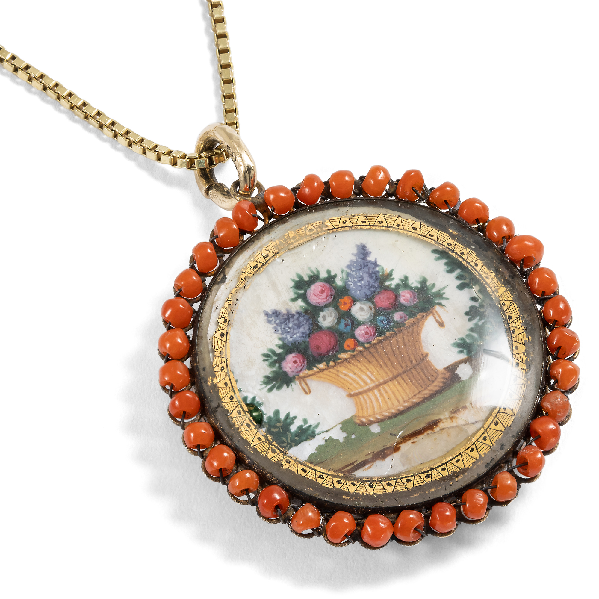 Blumiger Anhänger mit Malerei in Koralle & Gold, Biedermeier um 1820 Blumiger Anhänger mit Malerei in Koralle & Gold, Biedermeier um 1820