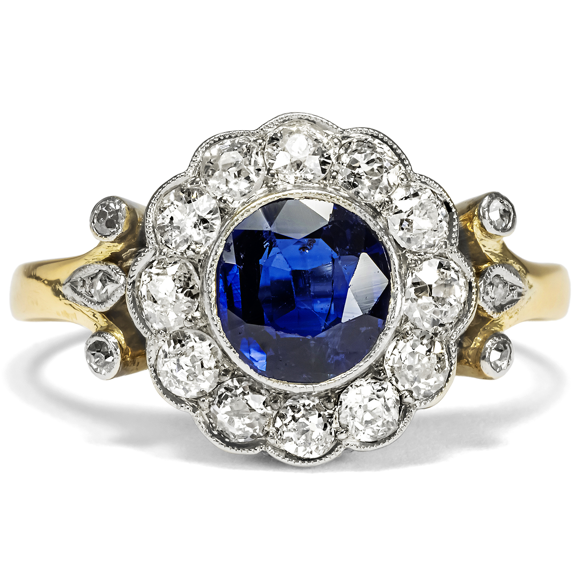 Klassischer Entourage-Ring mit Saphir & Altschliff-Diamanten, Deutschland um 1900