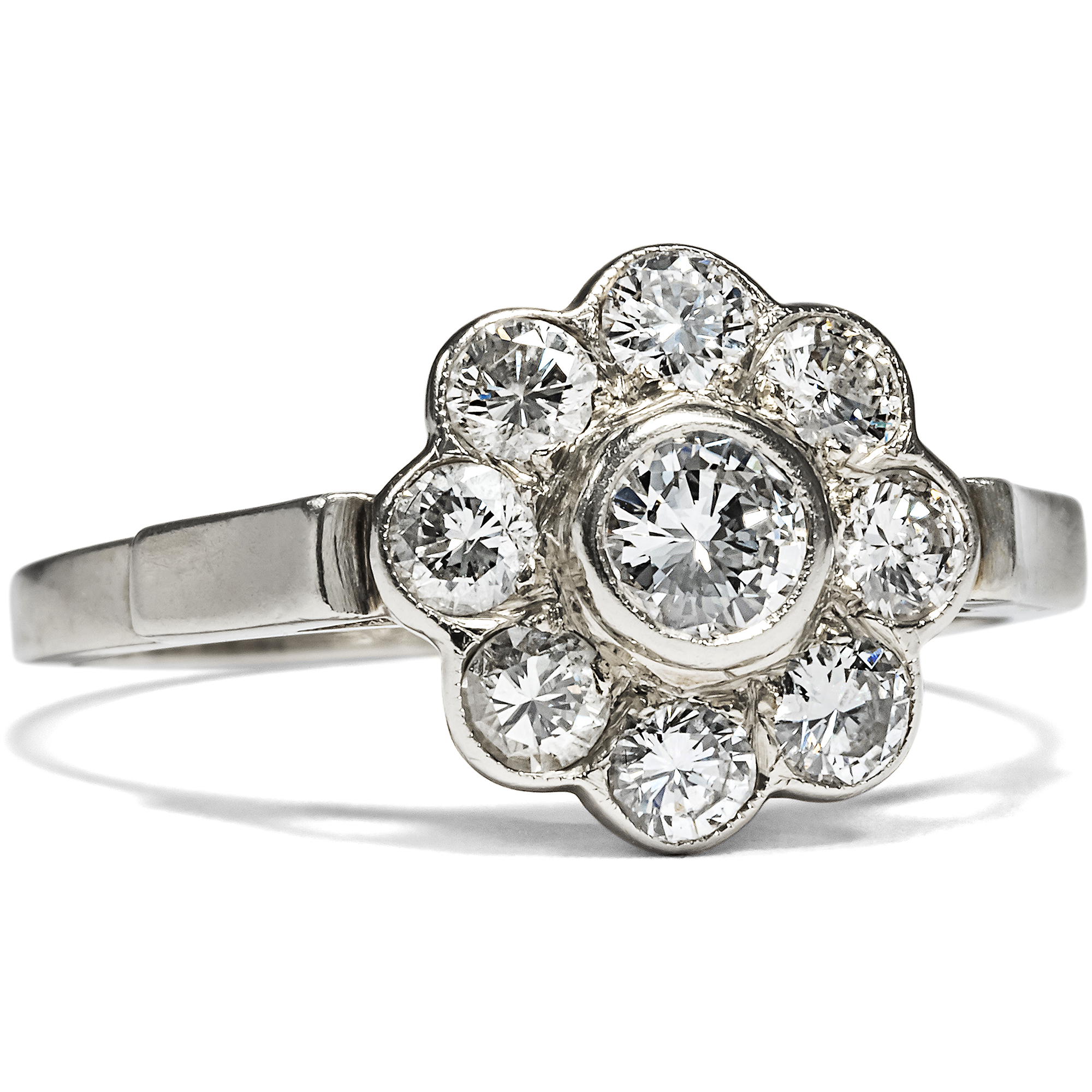 Delicate "Daisy" ring with diamonds in white gold, Vienna around 1950