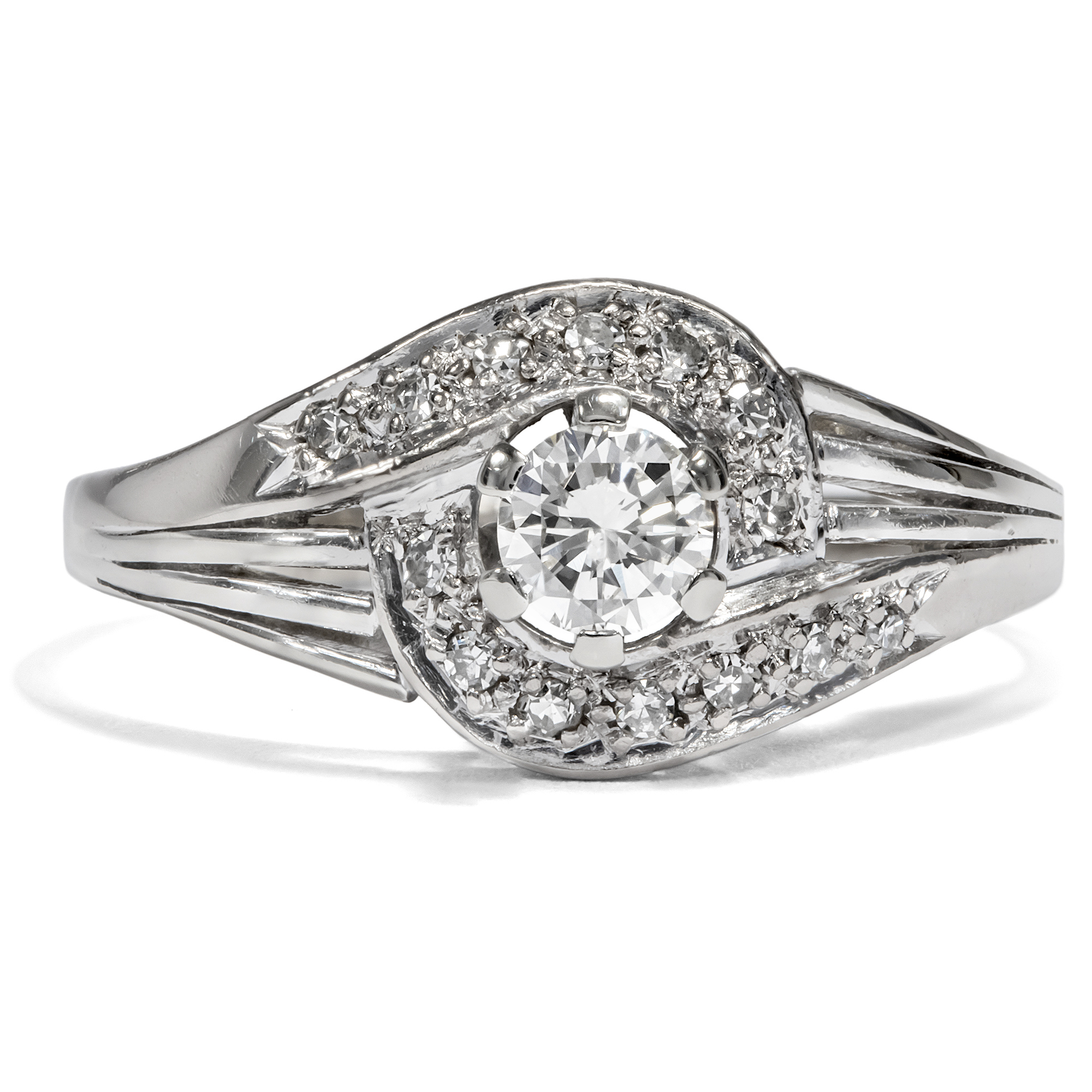 Dynamic Vintage Ring With 0.47 Ct Diamonds In White Gold, Circa 1965