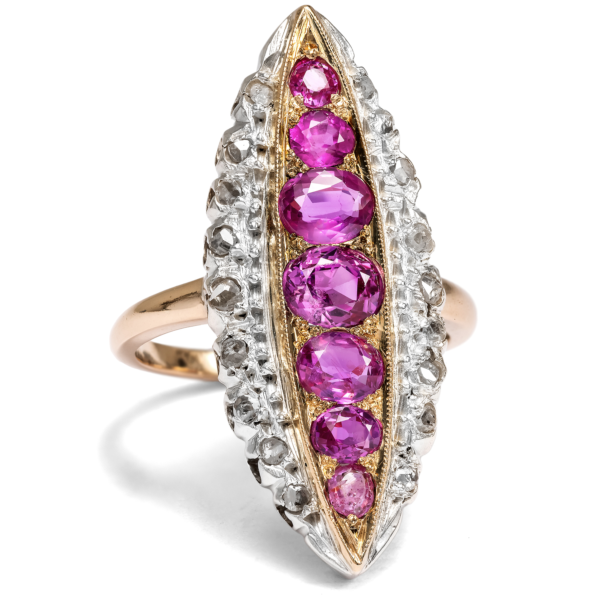 Antiker „Marquise“-Ring mit pinken Saphiren aus Burma & Diamanten in Gold & Silber, um 1895 Antiker „Marquise“-Ring mit pinken Saphiren aus Burma & Diamanten in Gold & Silber, um 1895