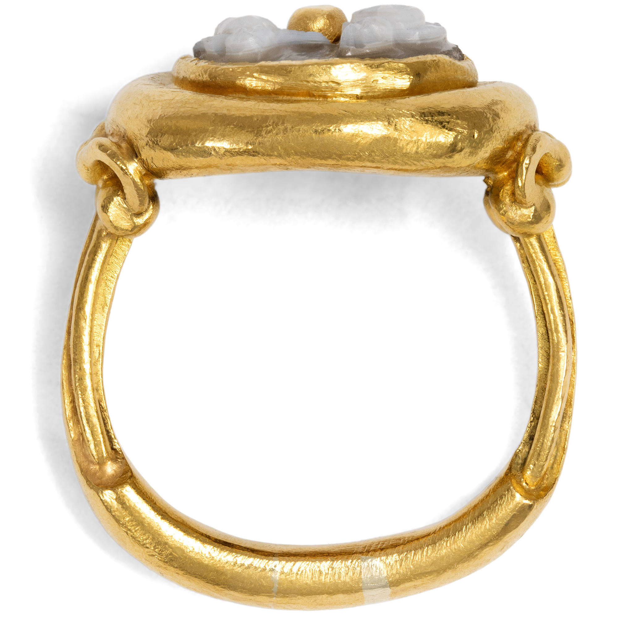 Moderner Ring mit antiker Kamee mit Putto & Sartyr in Gold, um 2000 Moderner Ring mit antiker Kamee mit Putto & Sartyr in Gold, um 2000