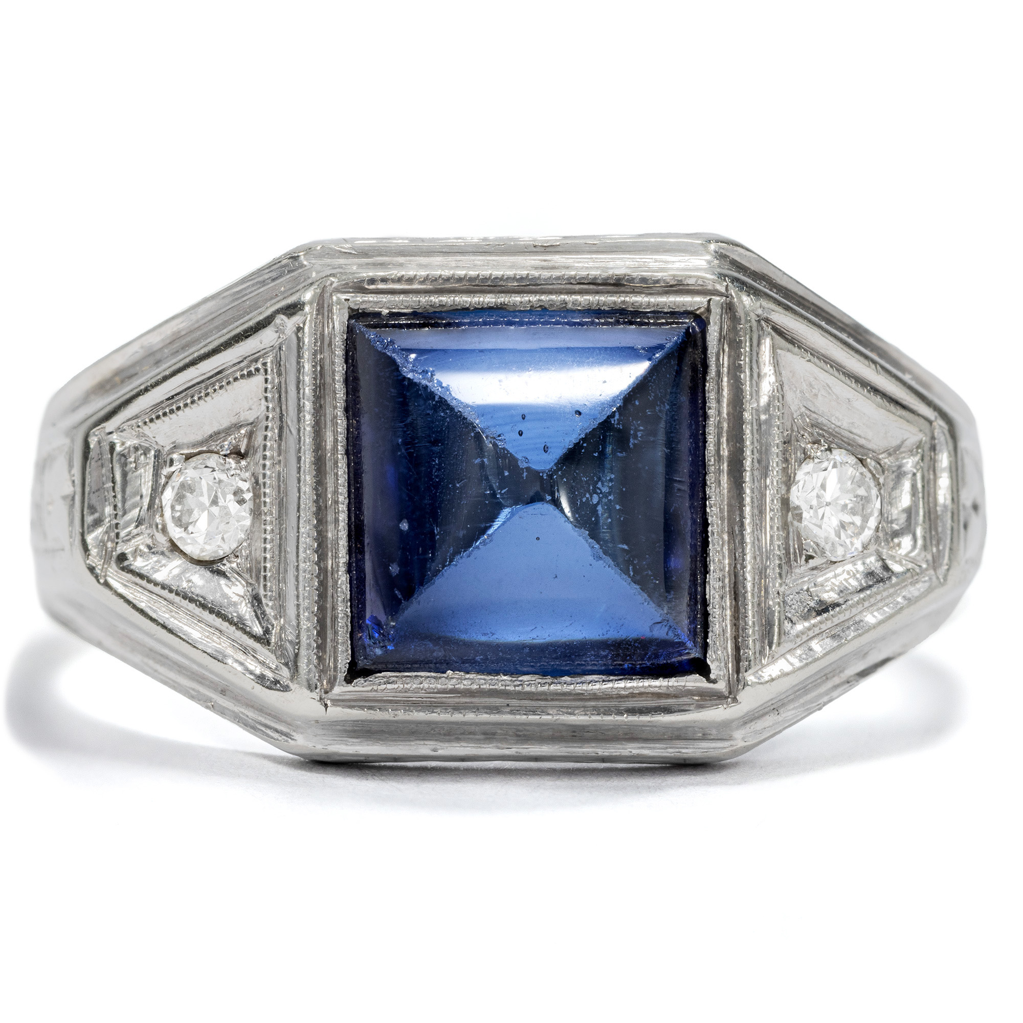 Elegant Verneuil Sapphire White Gold Déco Ring, c. 1930