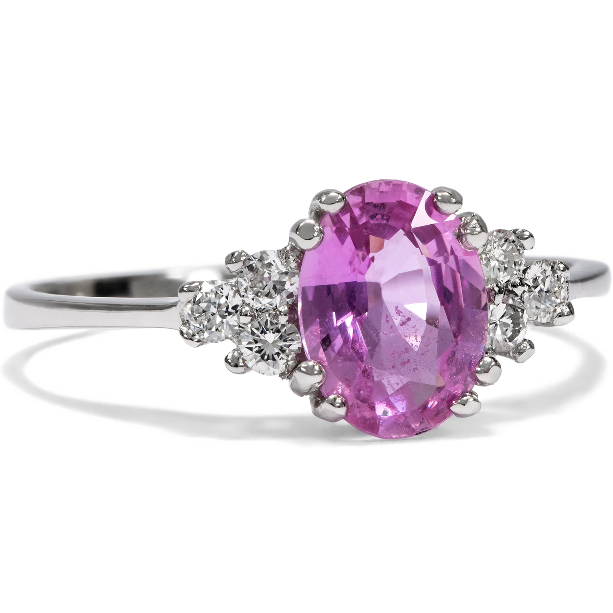 Zarter Ring mit rosa Saphir & Diamanten in Platin aus unserer Werkstatt