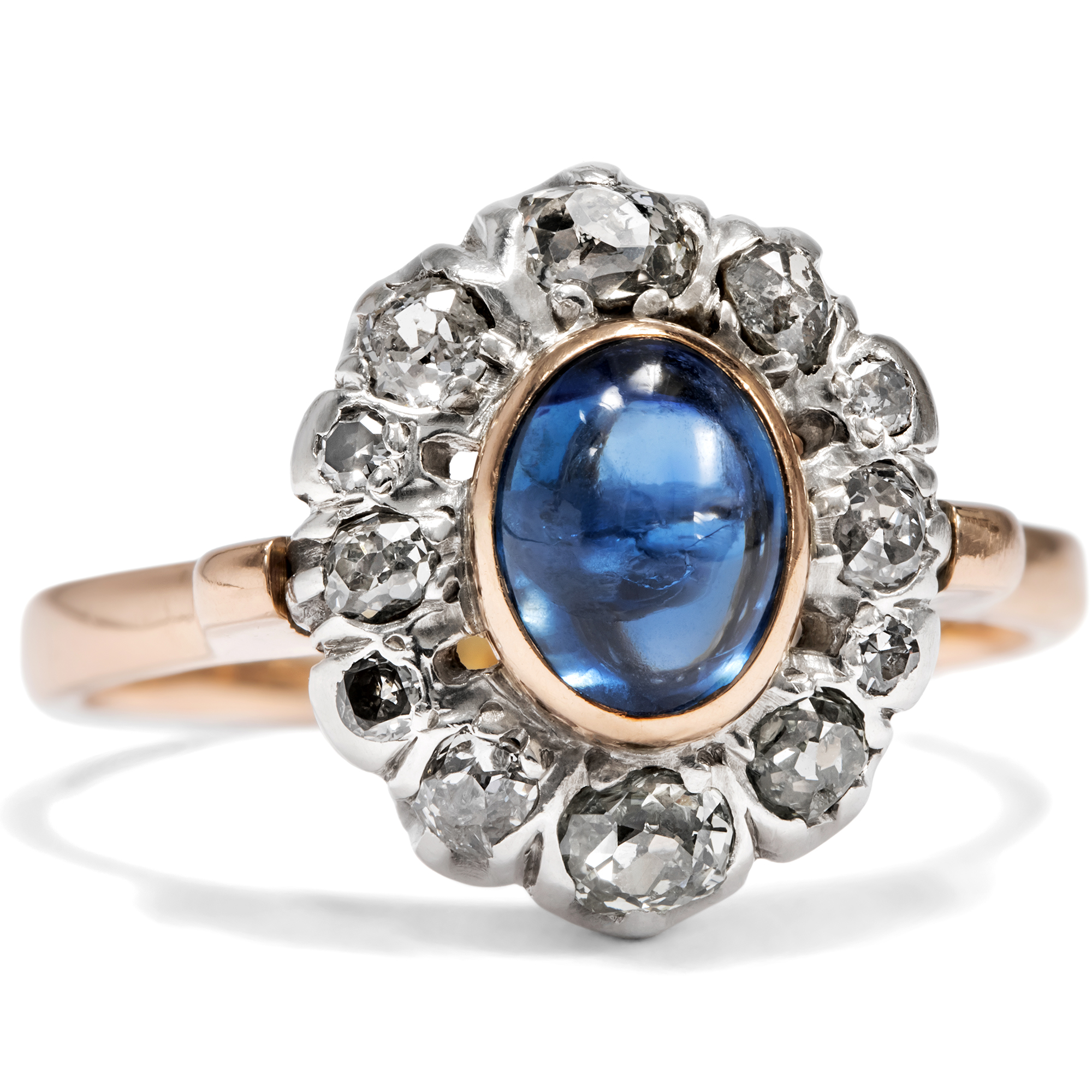 Romantischer Ring mit Saphir-Cabochon und Altschliff-Diamanten, um 1890 und später