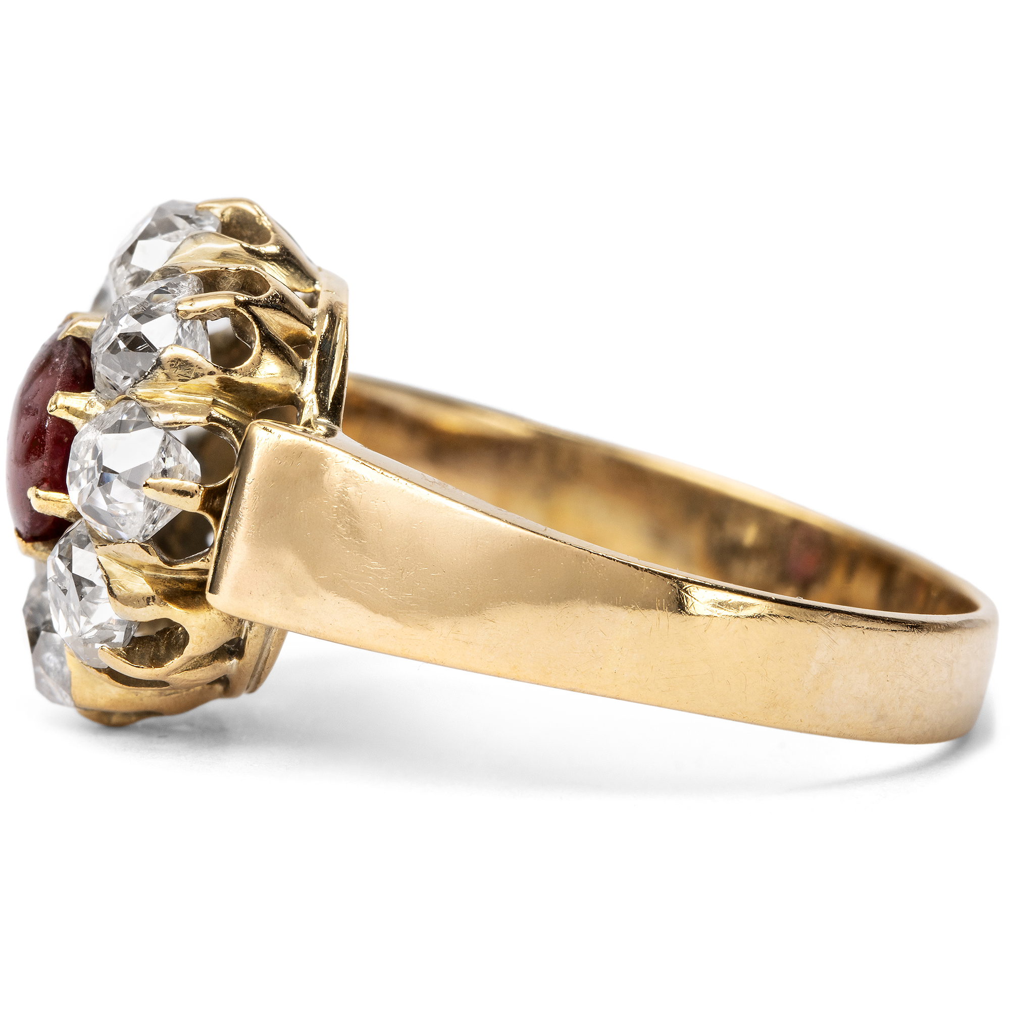 Kraftvoller Ring mit unbehandeltem Rubin & Diamanten in Gold, um 1890 & um 1935 Kraftvoller Ring mit unbehandeltem Rubin & Diamanten in Gold, um 1890 & um 1935