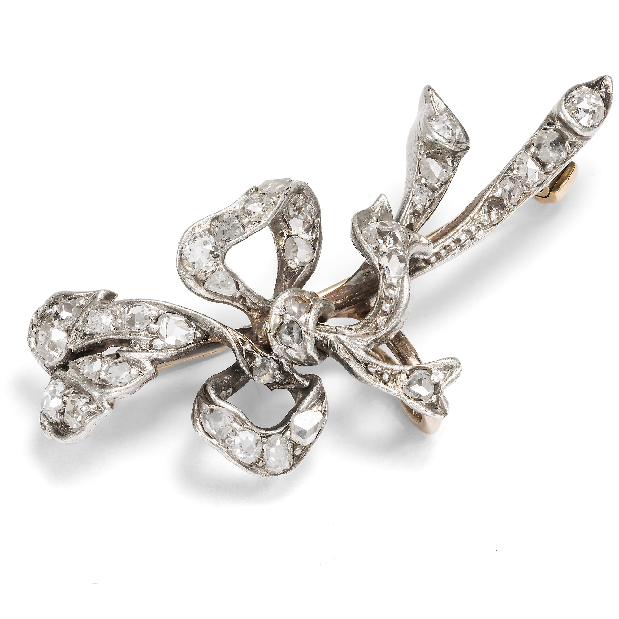 Antike Schleifenbrosche mit Diamanten in Silber auf Gold, um 1890 Antike Schleifenbrosche mit Diamanten in Silber auf Gold, um 1890