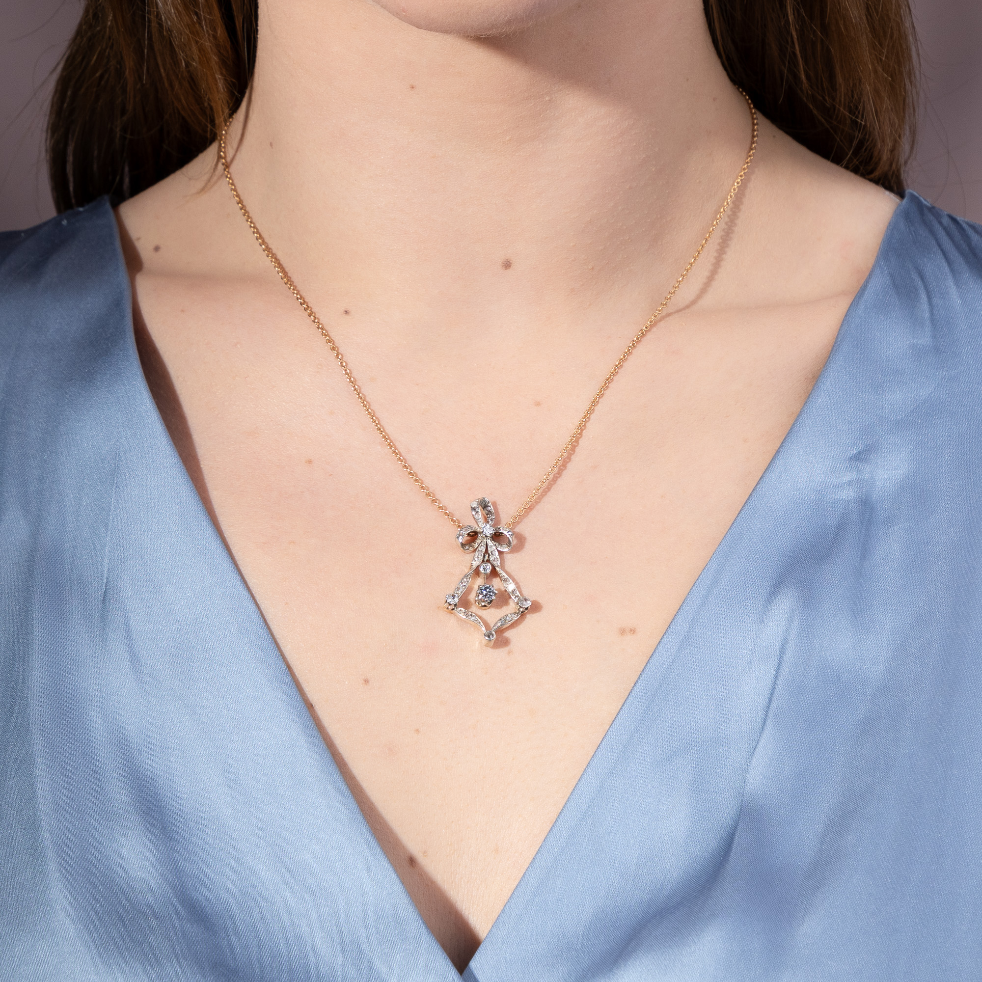 Collier der Belle Époque mit natürlichem „fancy blue“ Diamant, um 1905 Collier der Belle Époque mit natürlichem „fancy blue“ Diamant, um 1905