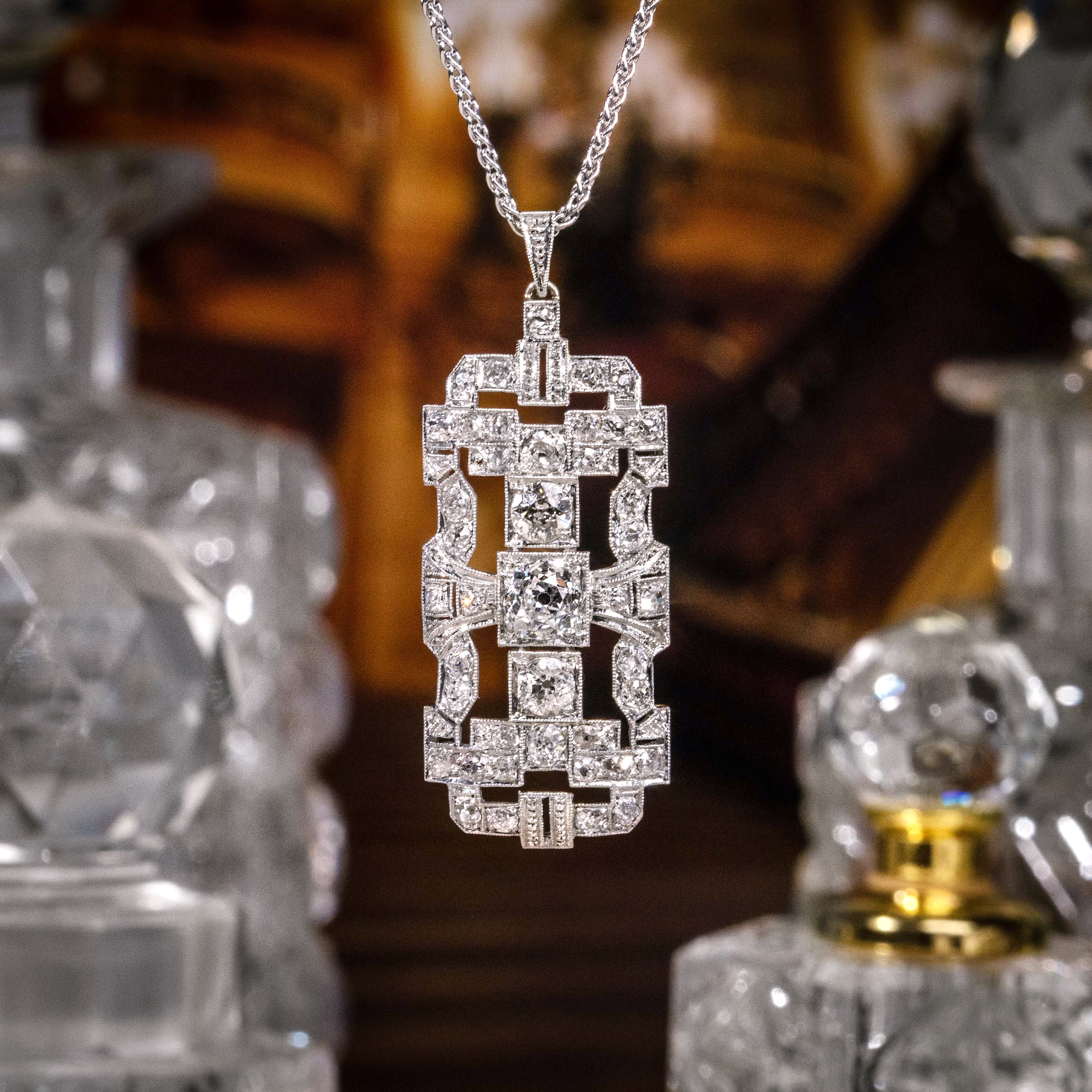 Precious Art Déco Diamond Pendant in Platinum and White Gold, c. 1930