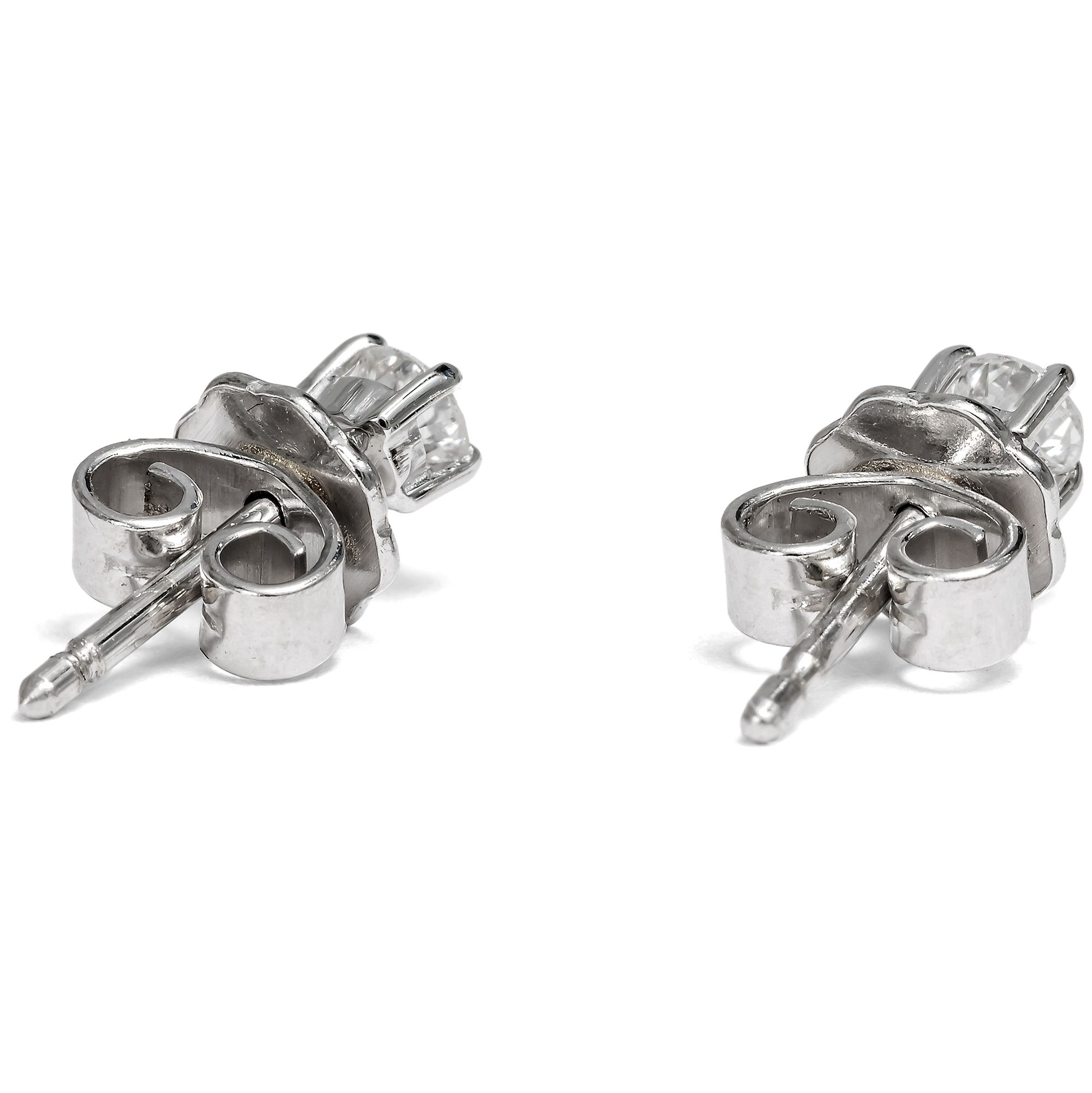 Ohrstecker mit 0,24 ct vintage Brillanten in Weißgold aus unserer Werkstatt Ohrstecker mit 0,24 ct vintage Brillanten in Weißgold aus unserer Werkstatt