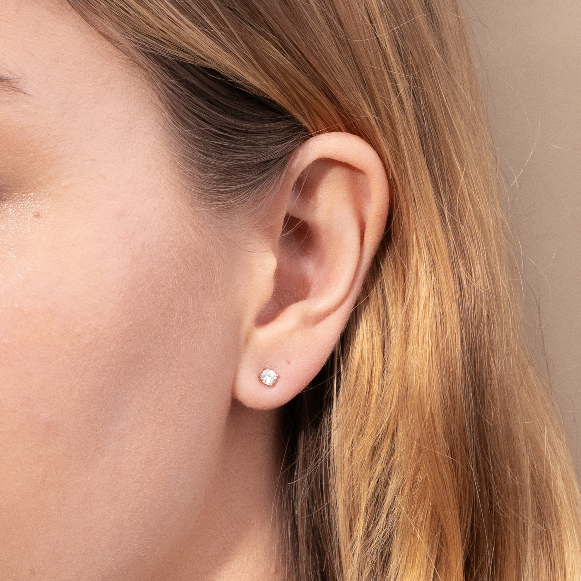 Ohrstecker mit 0,24 ct vintage Brillanten in Weißgold aus unserer Werkstatt Ohrstecker mit 0,24 ct vintage Brillanten in Weißgold aus unserer Werkstatt