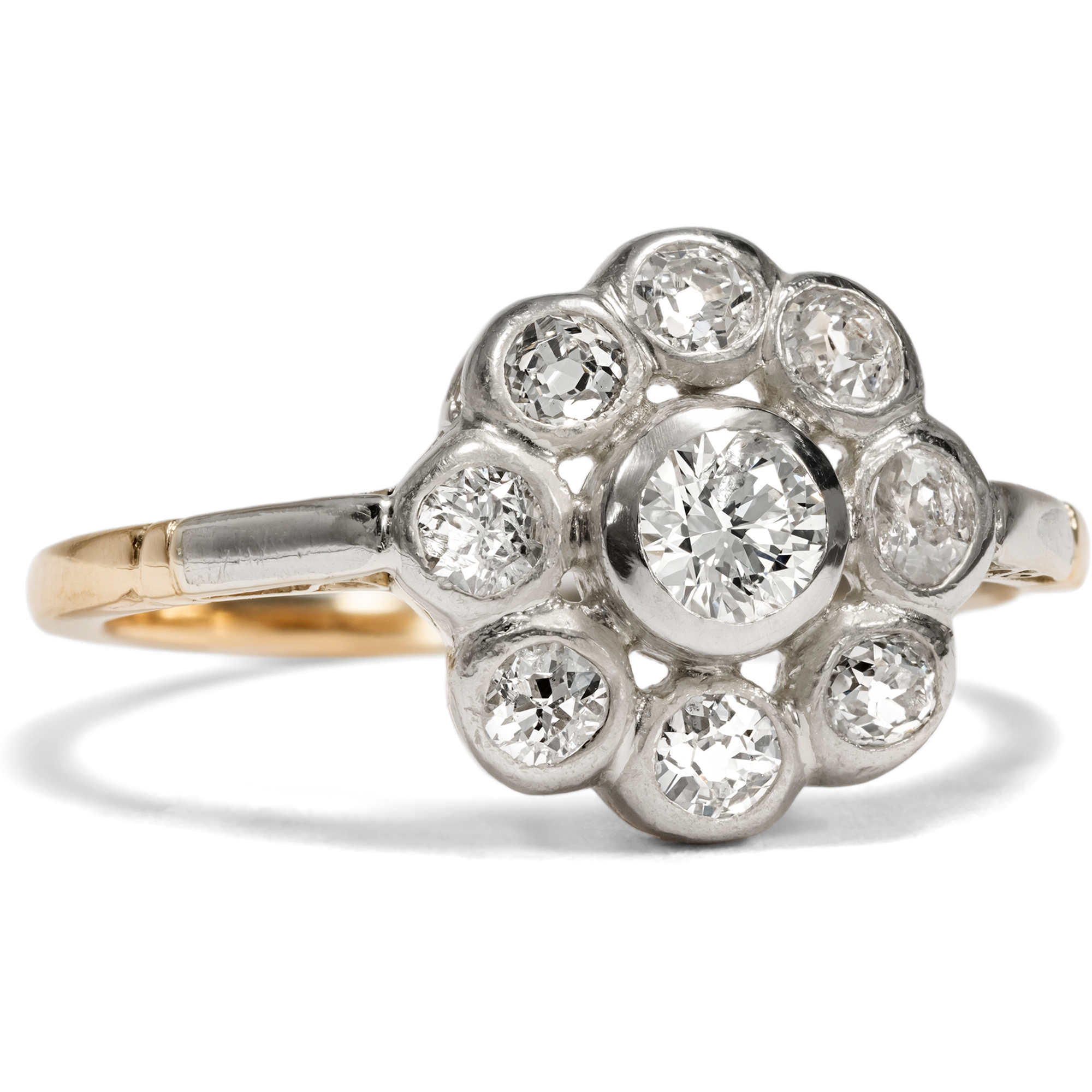 Antique Daisy Ring with Old Cut Diamonds in Platinum on Gold, c. 1900