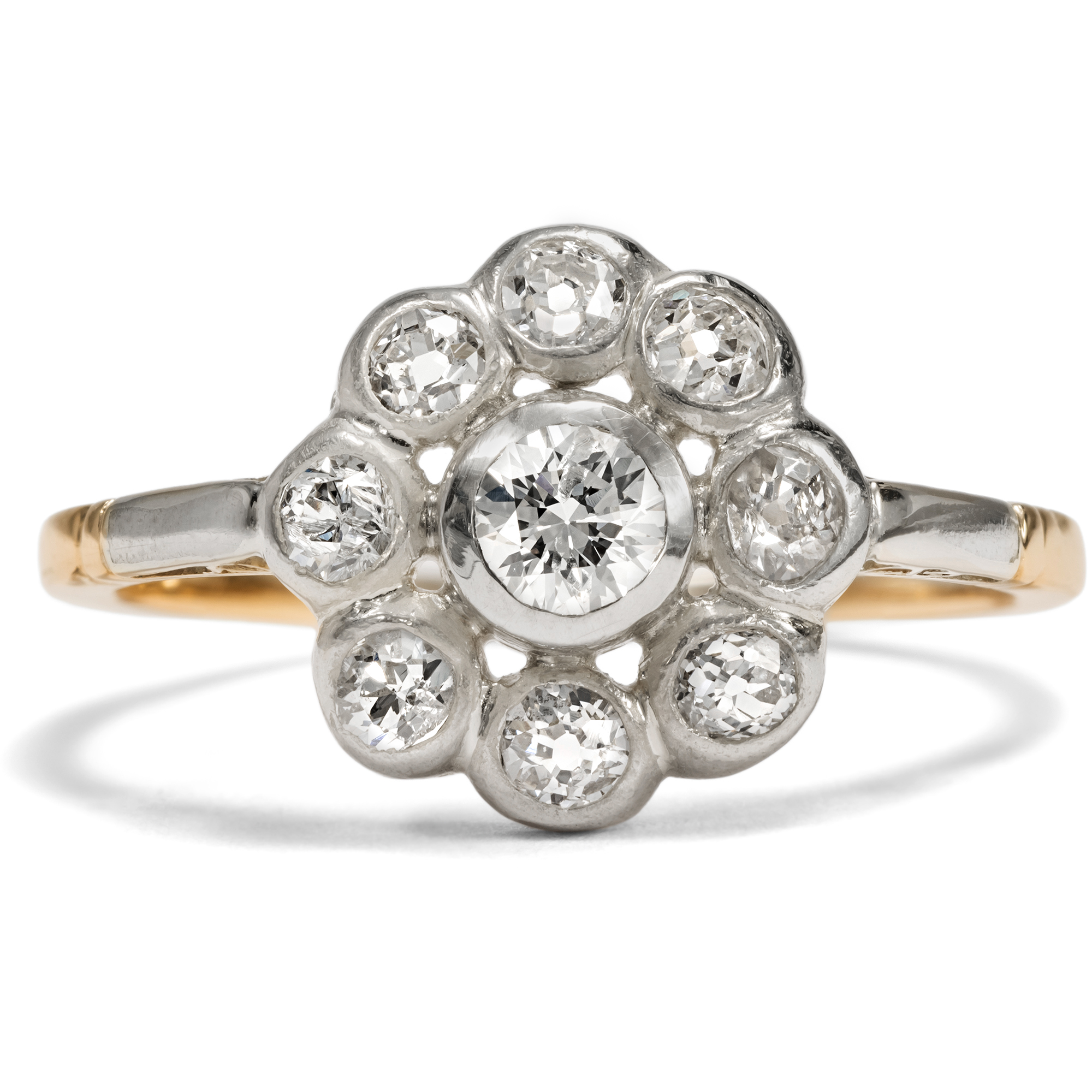 Antique Daisy Ring with Old Cut Diamonds in Platinum on Gold, c. 1900