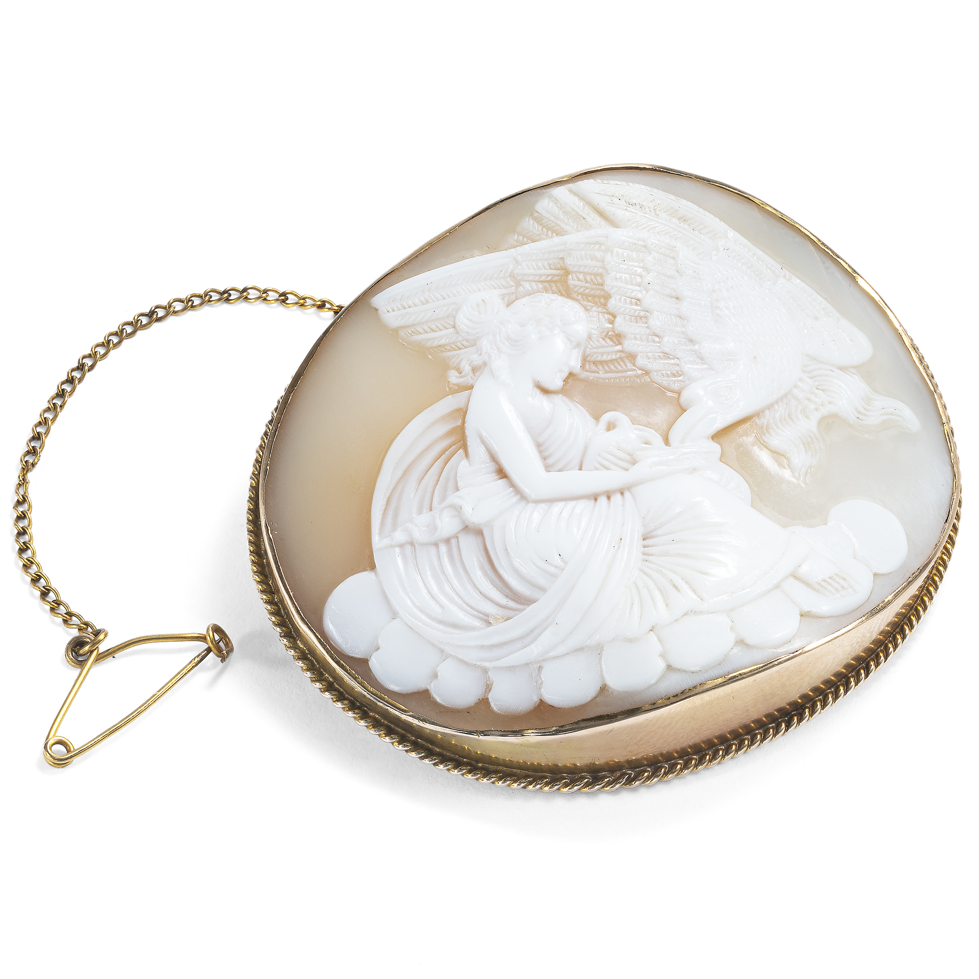 Victorian Shell Cameo of Hebe in Gold Mount, England/Italy circa 1860