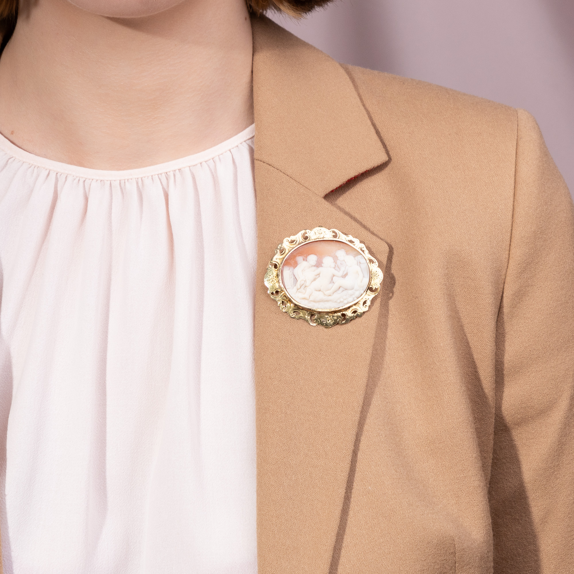 Muschelkamee nach Rubens, gefasst in Gold, Niederlande um 1950 Muschelkamee nach Rubens, gefasst in Gold, Niederlande um 1950