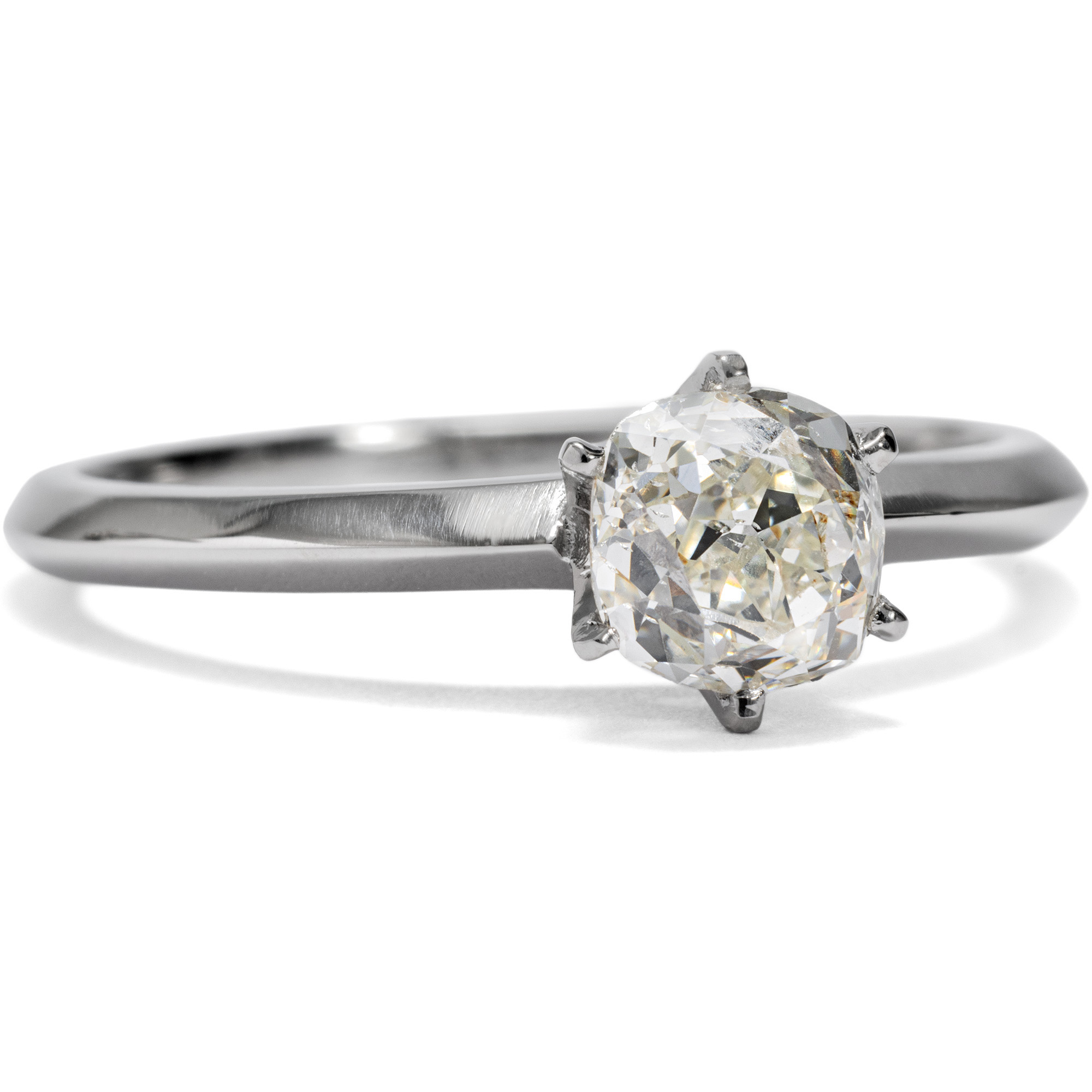 Classic Solitaire Ring With 0.88 ct (K/si1) Diamond in Platinum, Berlin 2024