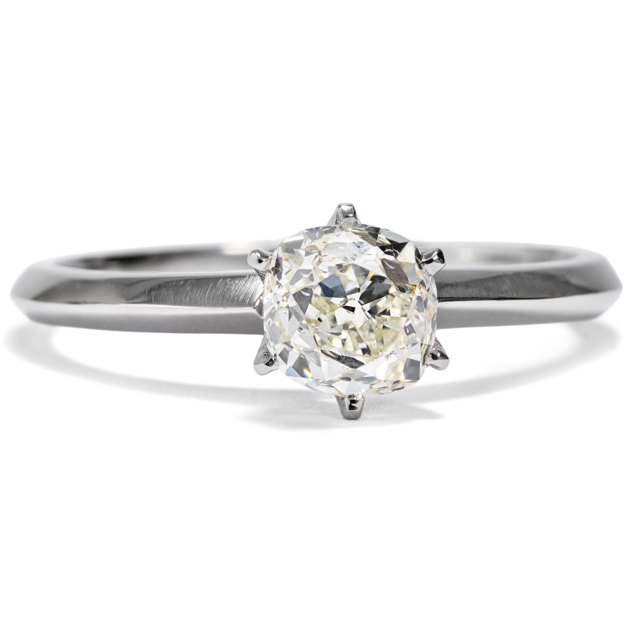 Classic Solitaire Ring With 0.88 ct (K/si1) Diamond in Platinum, Berlin 2024