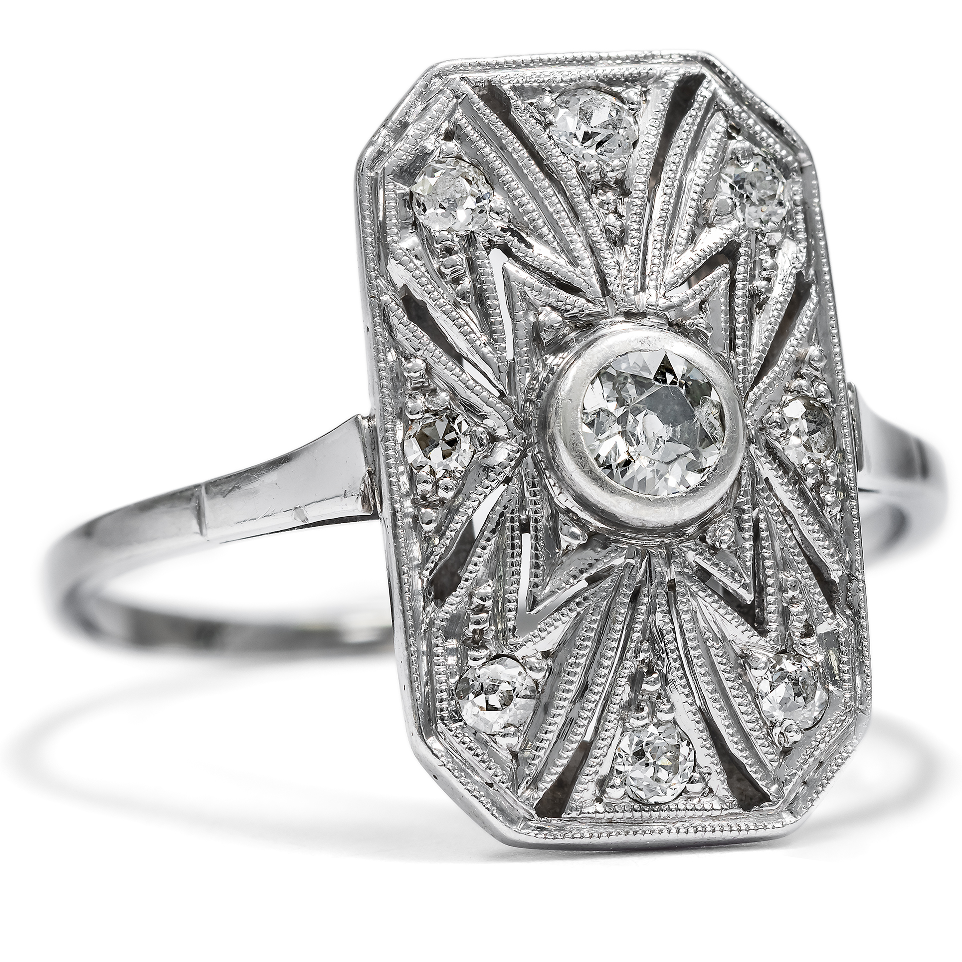 Elegant ‘plaque’ ring with diamonds in white gold & platinum, Germany c. 1930