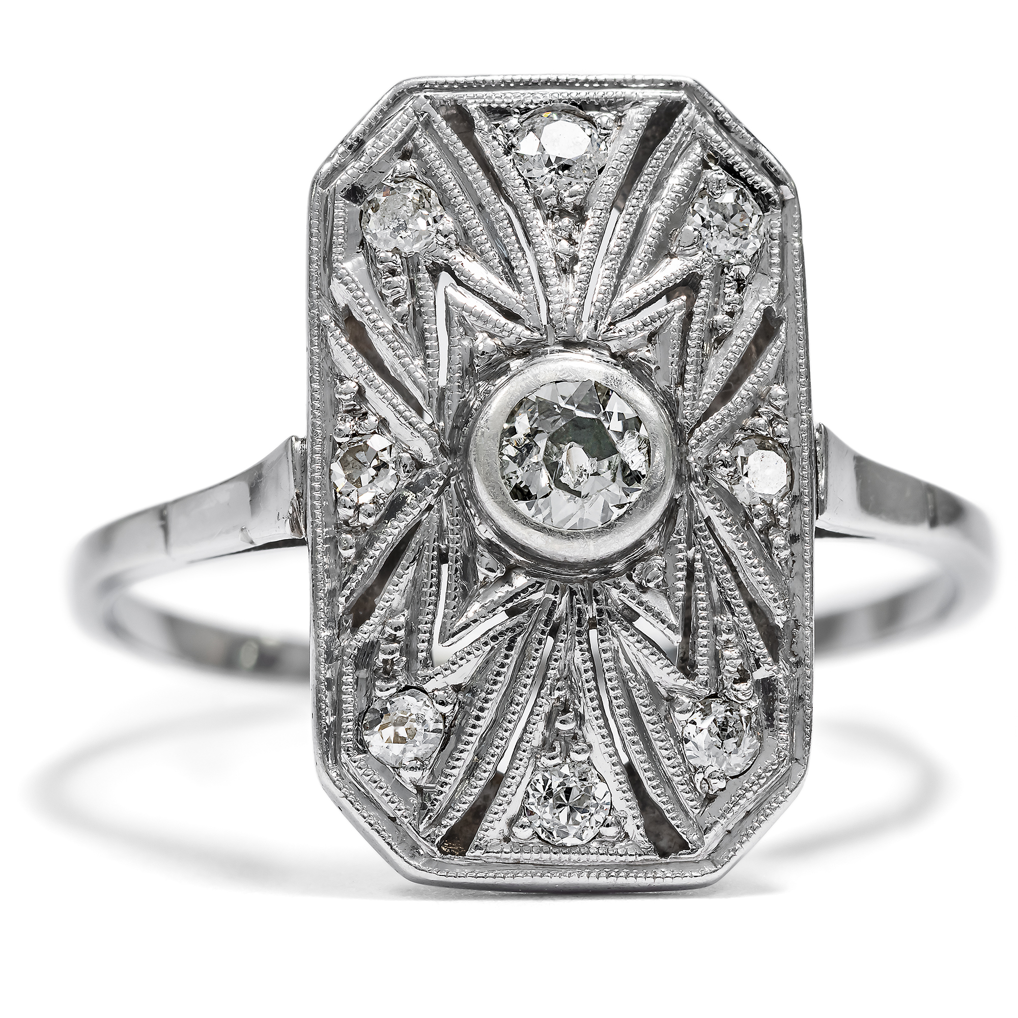 Elegant ‘plaque’ ring with diamonds in white gold & platinum, Germany c. 1930