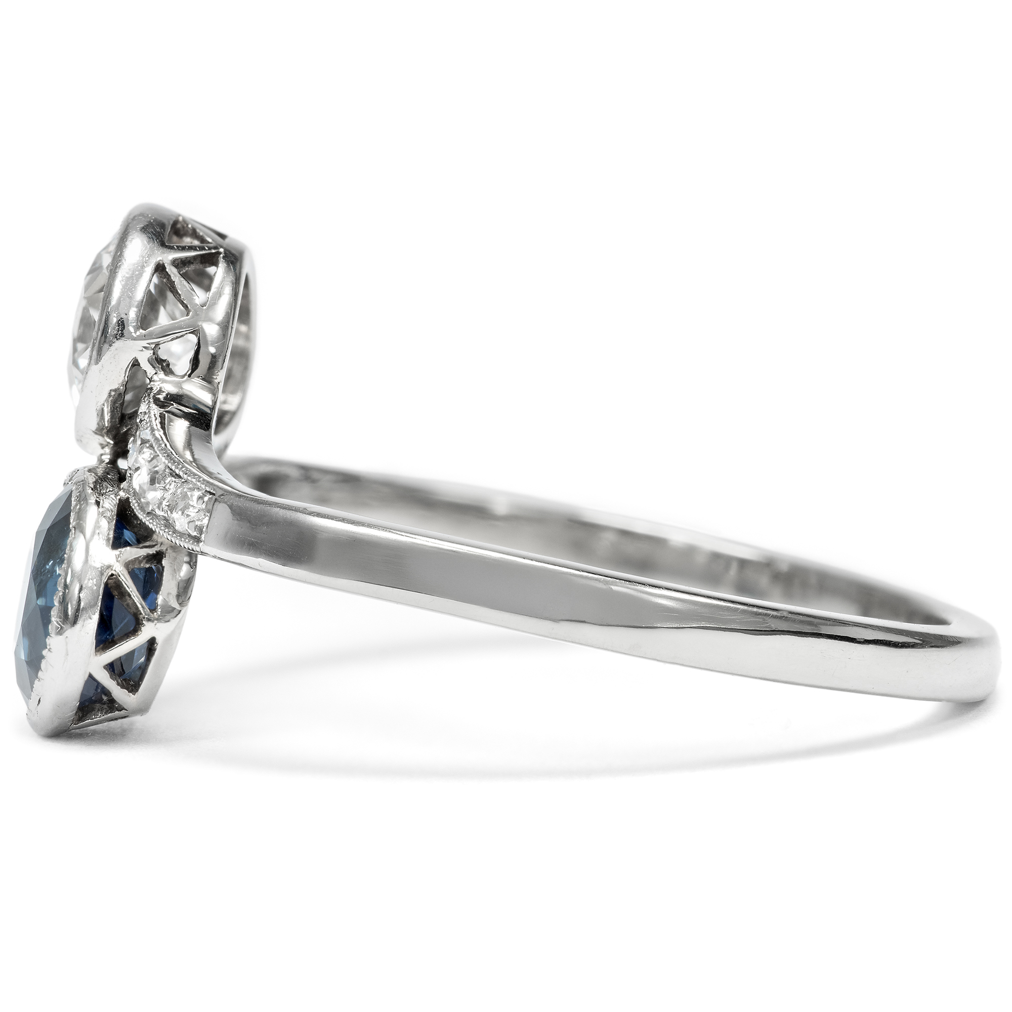 Klassischer „Toi-et-moi“ Ring mit Saphir & Diamanten, um 1920 Klassischer „Toi-et-moi“ Ring mit Saphir & Diamanten, um 1920