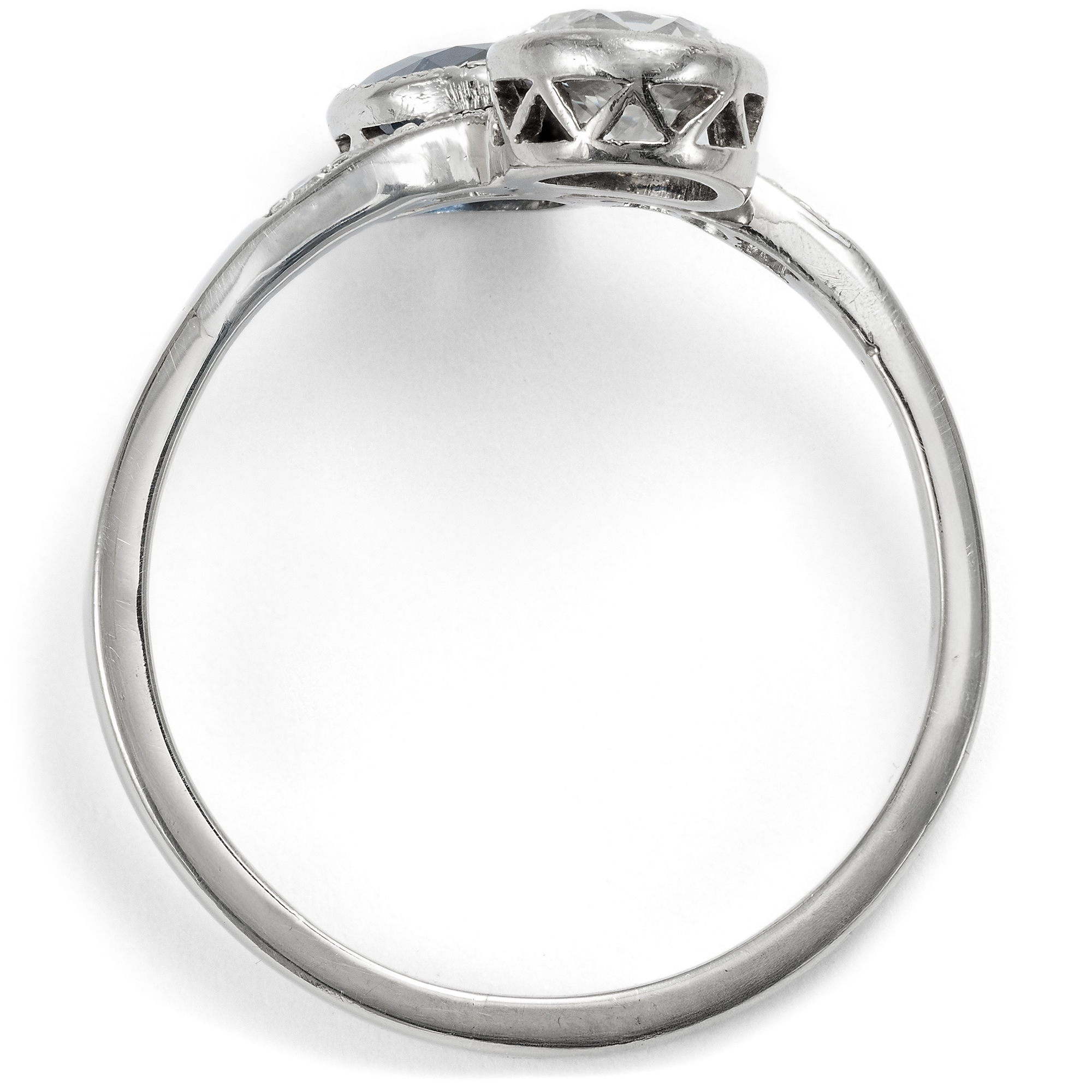 Klassischer „Toi-et-moi“ Ring mit Saphir & Diamanten, um 1920 Klassischer „Toi-et-moi“ Ring mit Saphir & Diamanten, um 1920